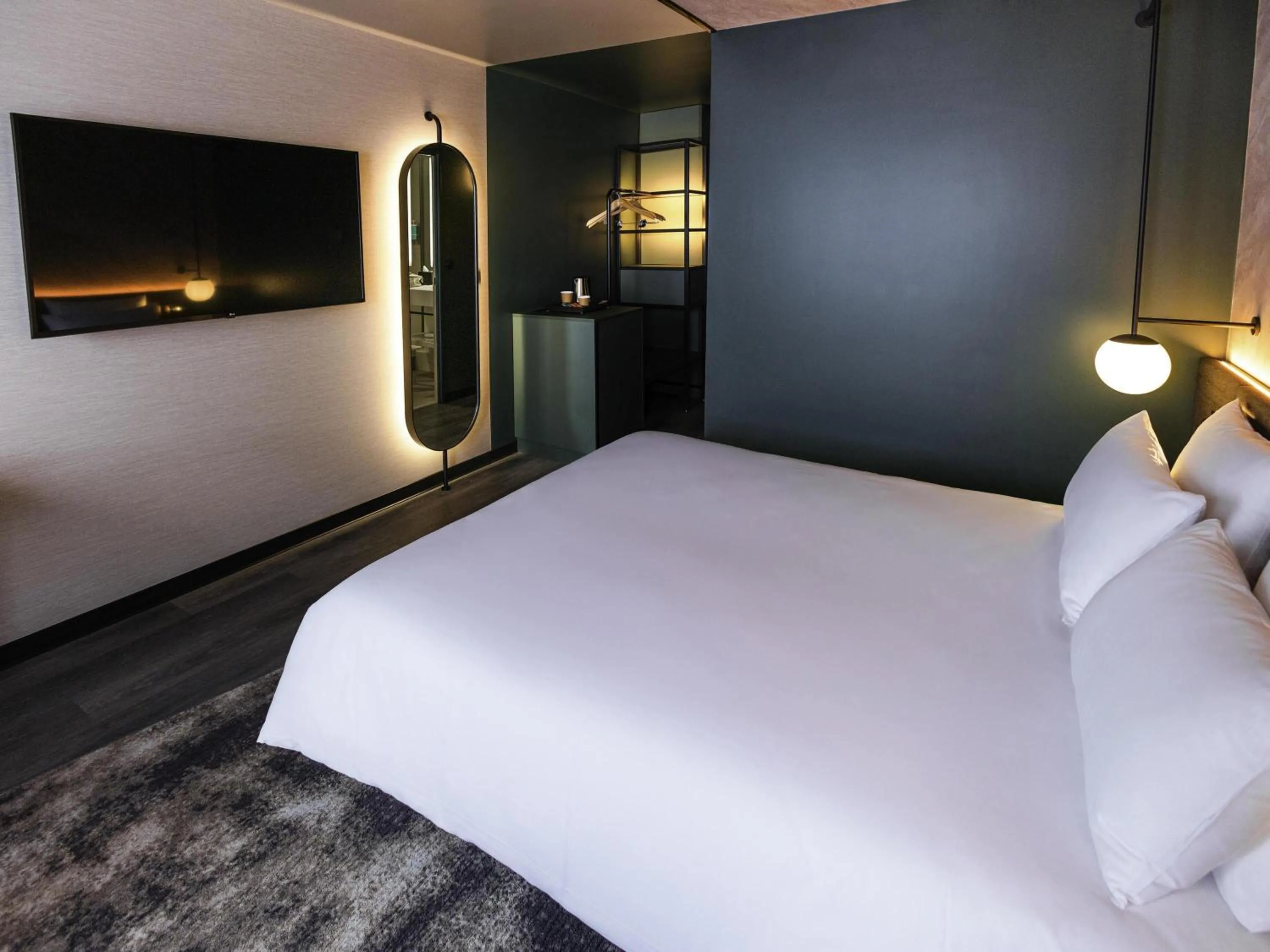 Bedroom, Bed in Novotel Paris Suresnes Longchamp