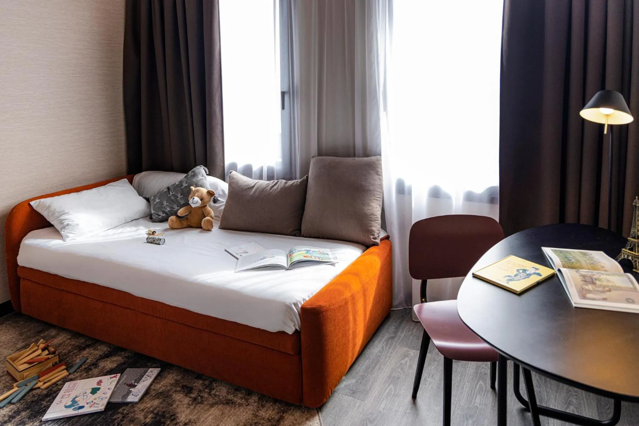 Bed in Novotel Paris Suresnes Longchamp