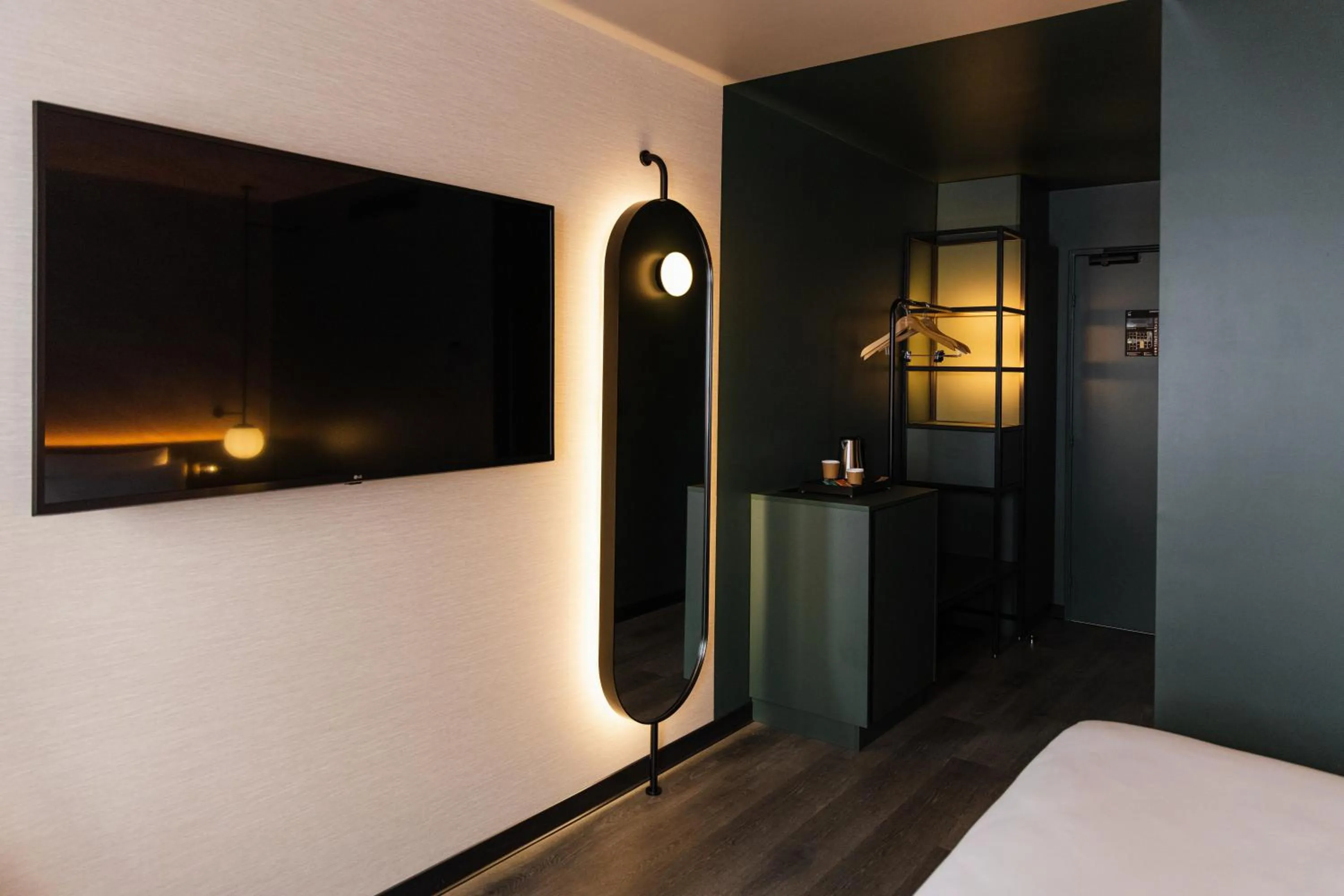 TV and multimedia, Bed in Novotel Paris Suresnes Longchamp