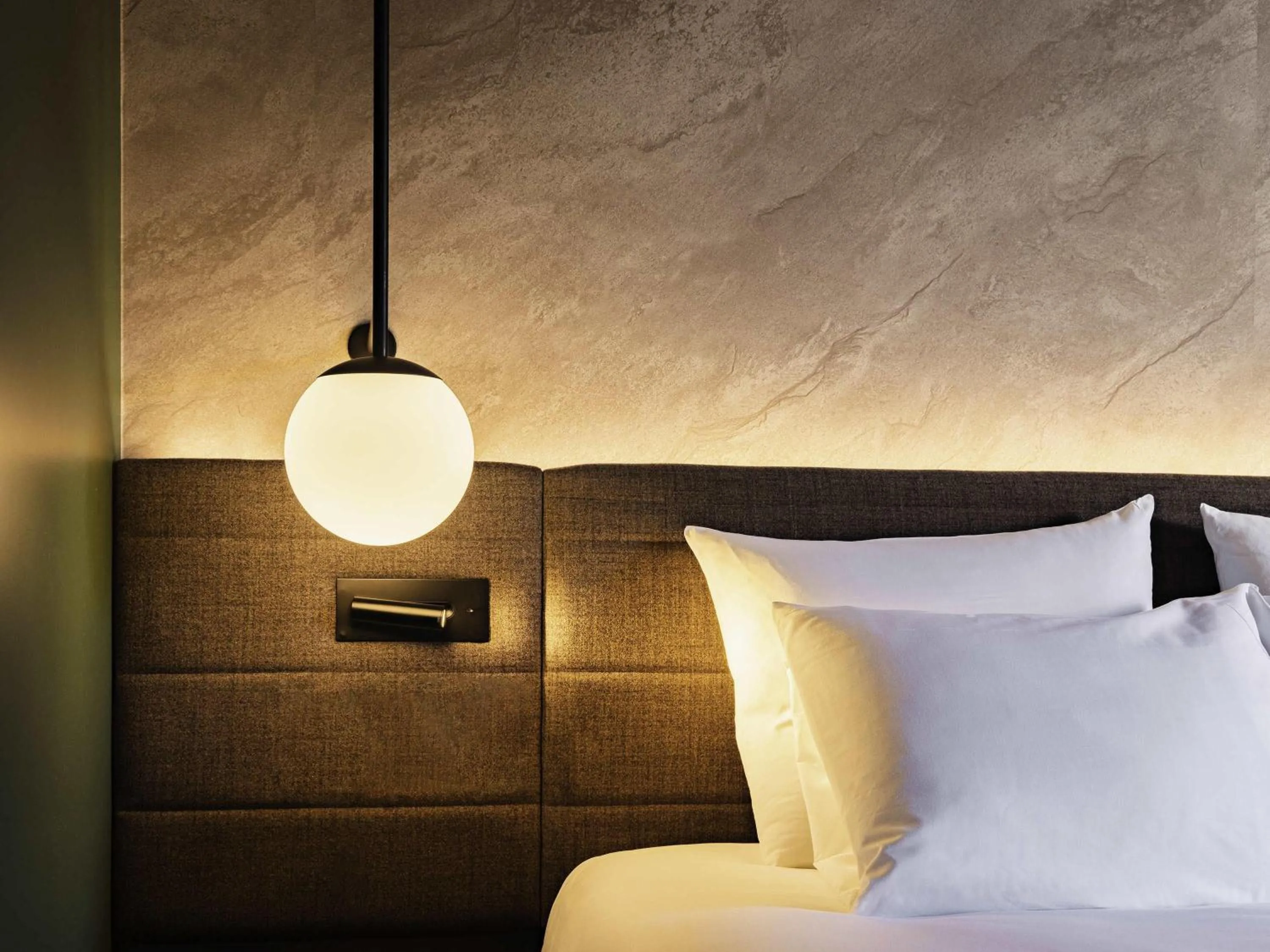 Bedroom, Bed in Novotel Paris Suresnes Longchamp