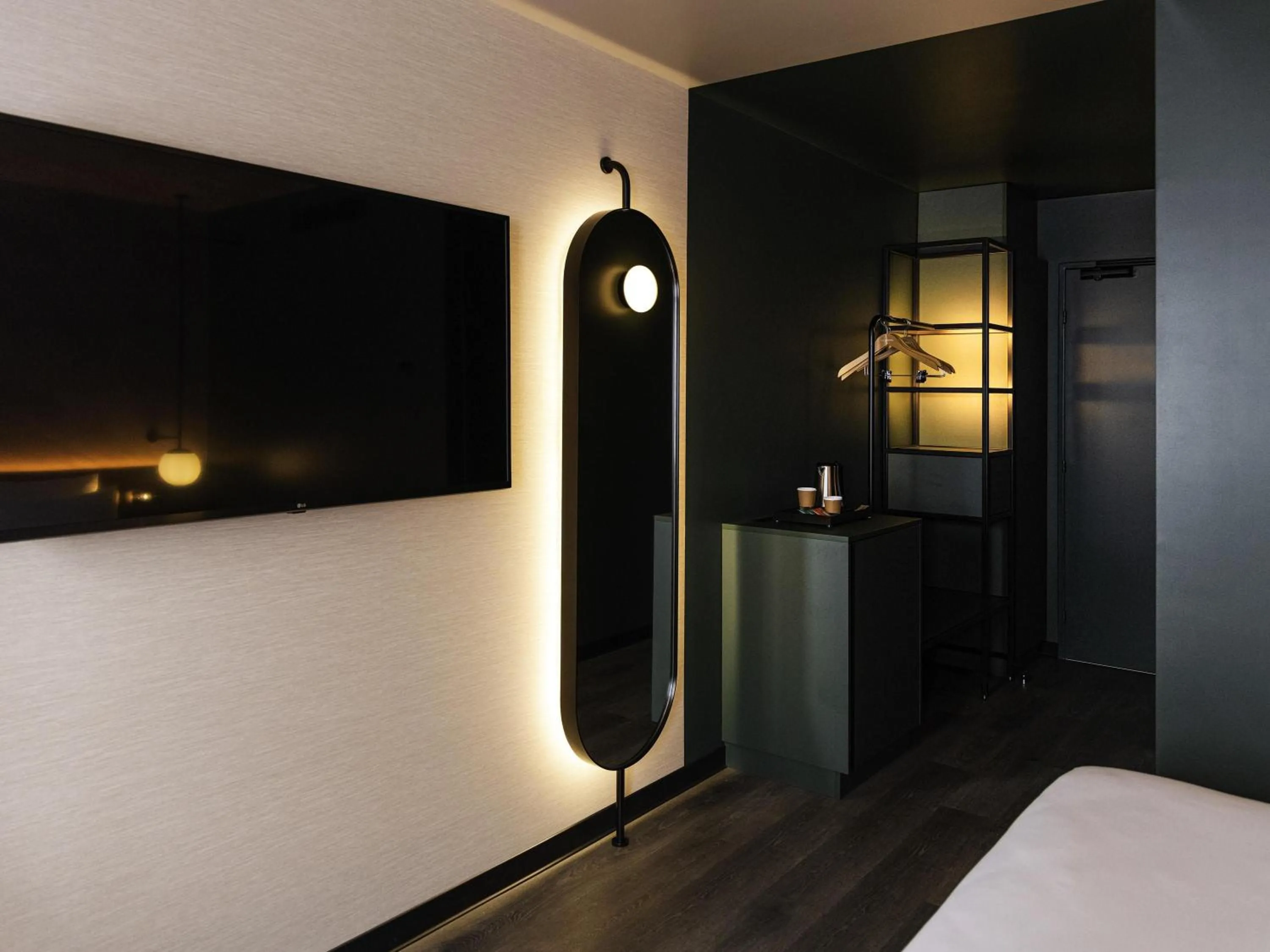 Bedroom, Bed in Novotel Paris Suresnes Longchamp