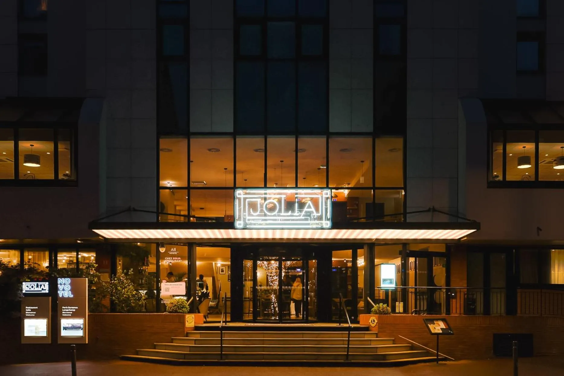 Property building in Novotel Paris Suresnes Longchamp