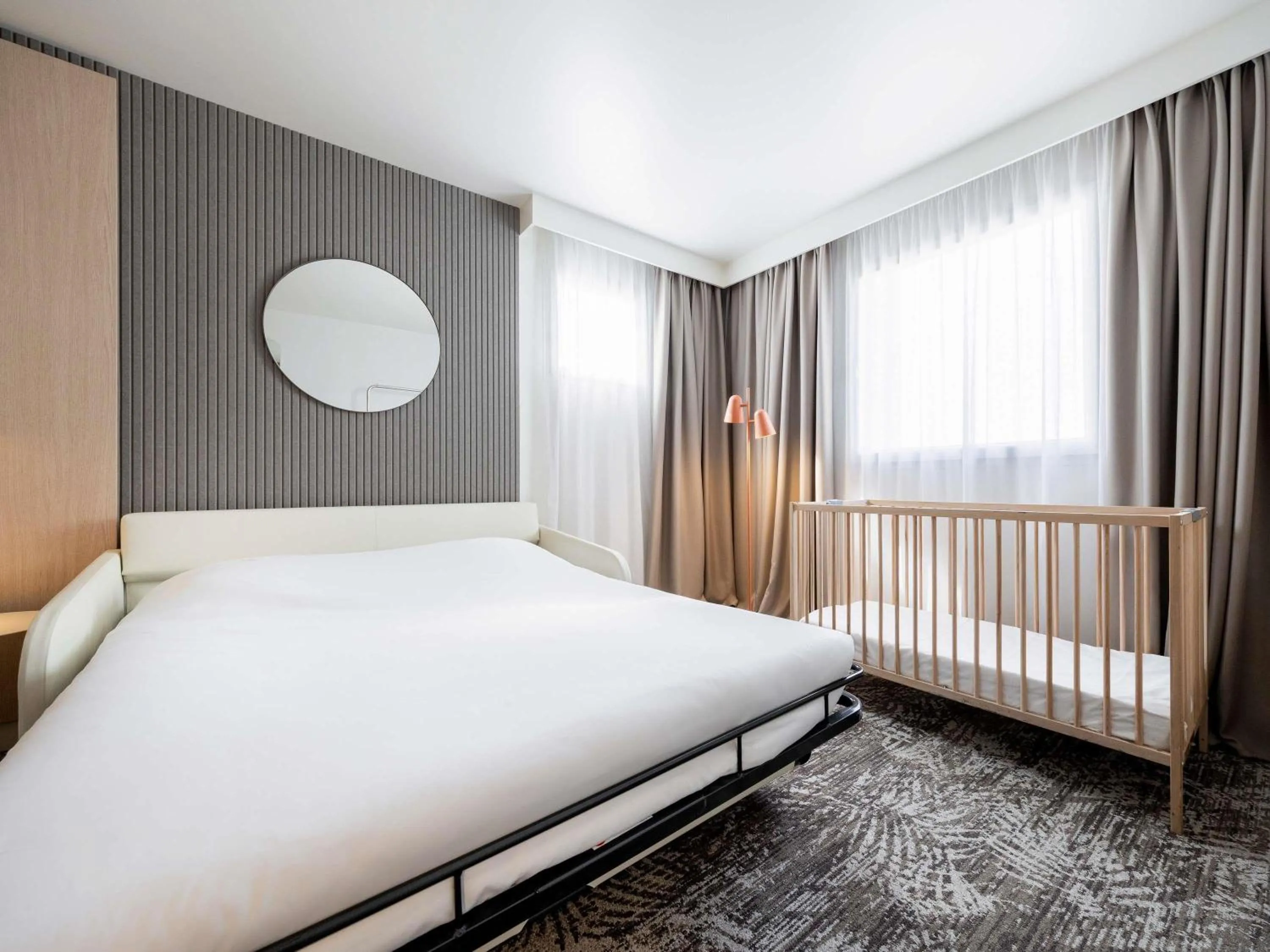 Bedroom, Bed in Novotel Paris 13 Porte d'Italie