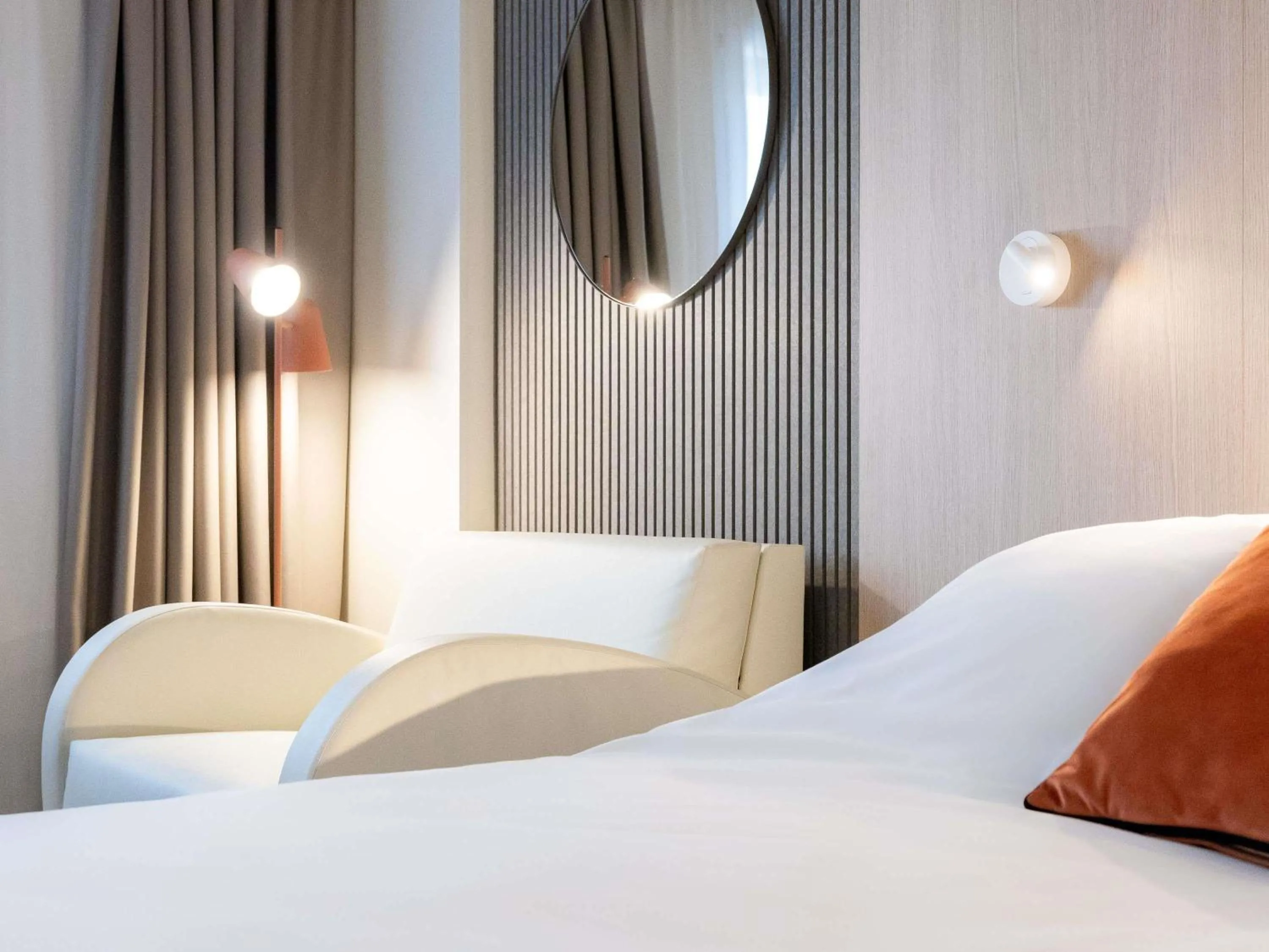 Bedroom, Bed in Novotel Paris 13 Porte d'Italie