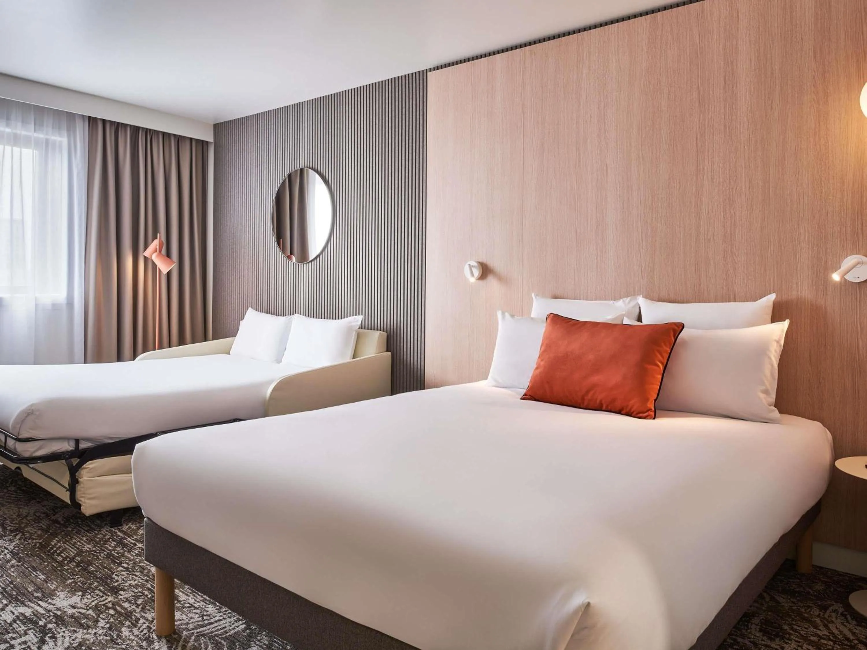 Bedroom, Bed in Novotel Paris 13 Porte d'Italie