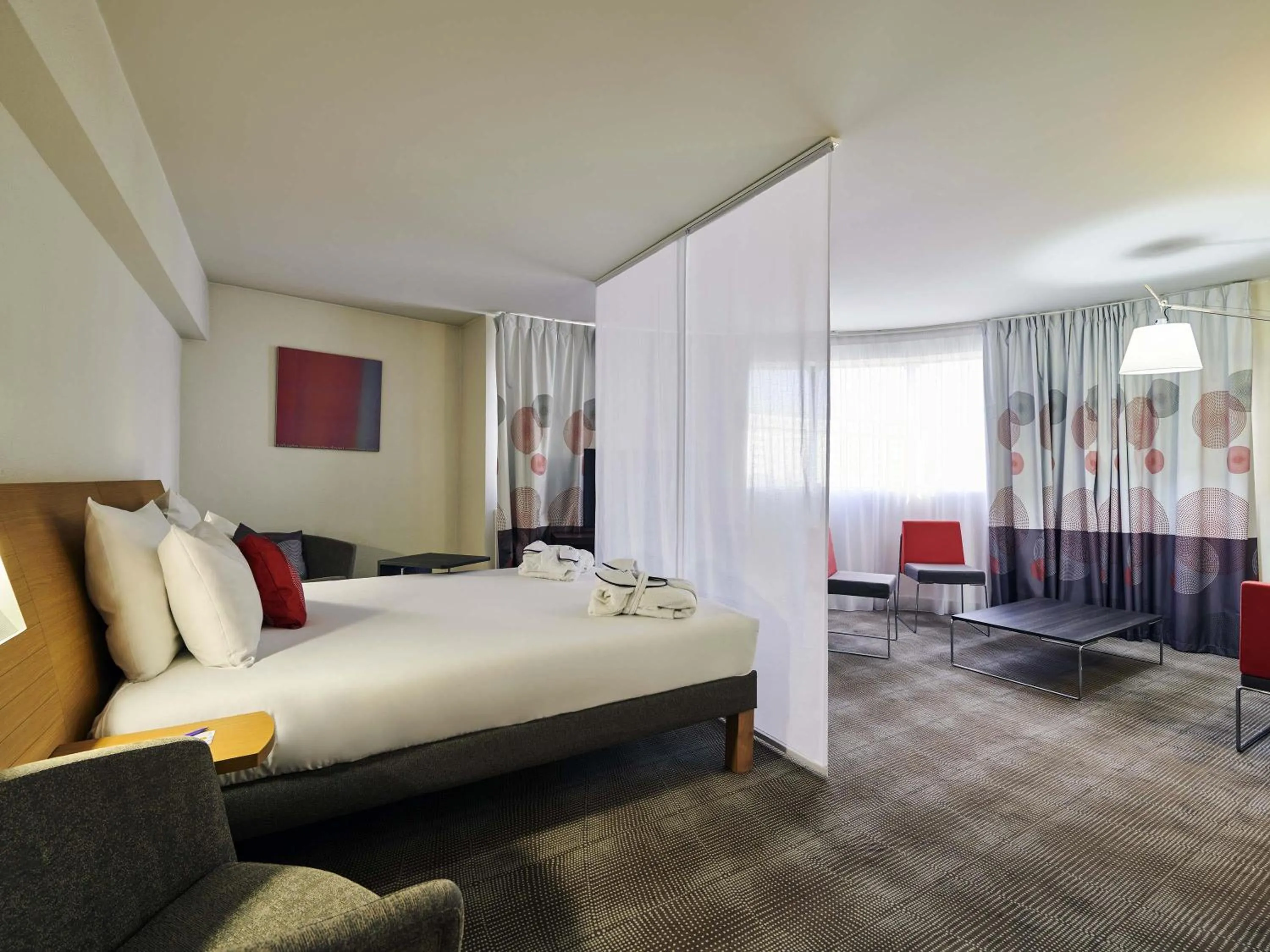 Bedroom, Bed in Novotel Paris 13 Porte d'Italie