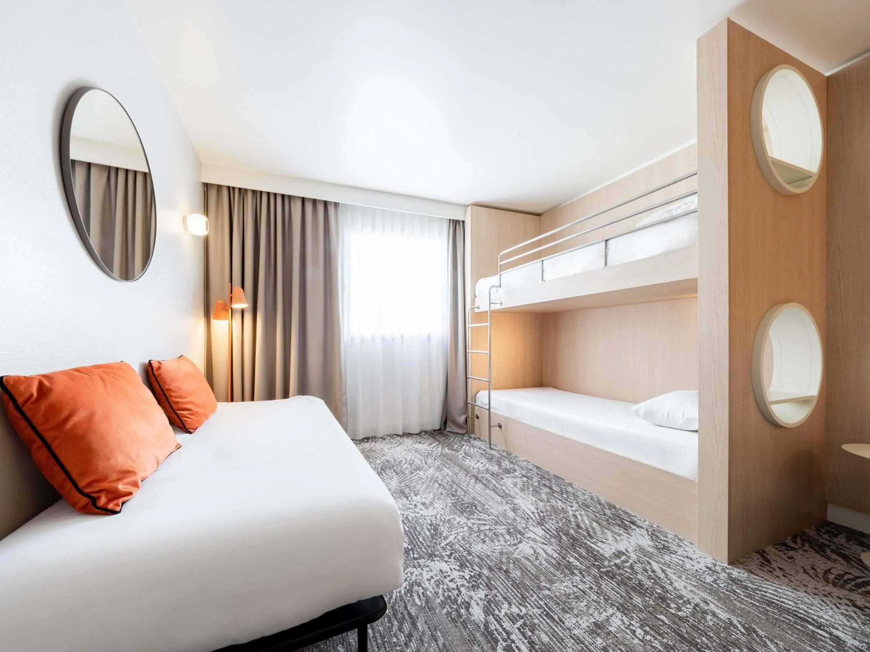 Bedroom, Bed in Novotel Paris 13 Porte d'Italie