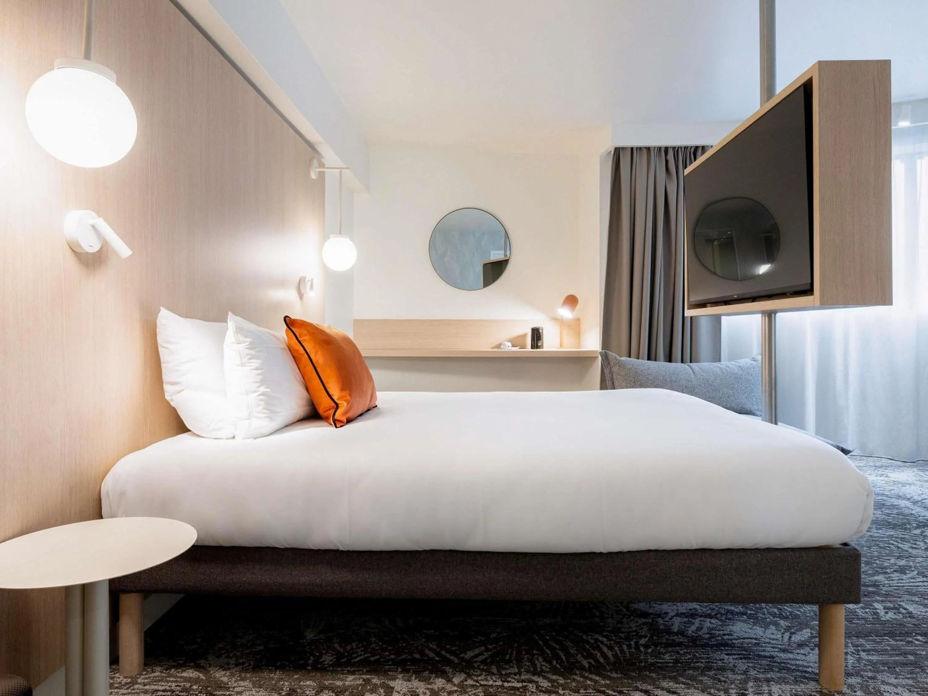 Bedroom, Bed in Novotel Paris 13 Porte d'Italie