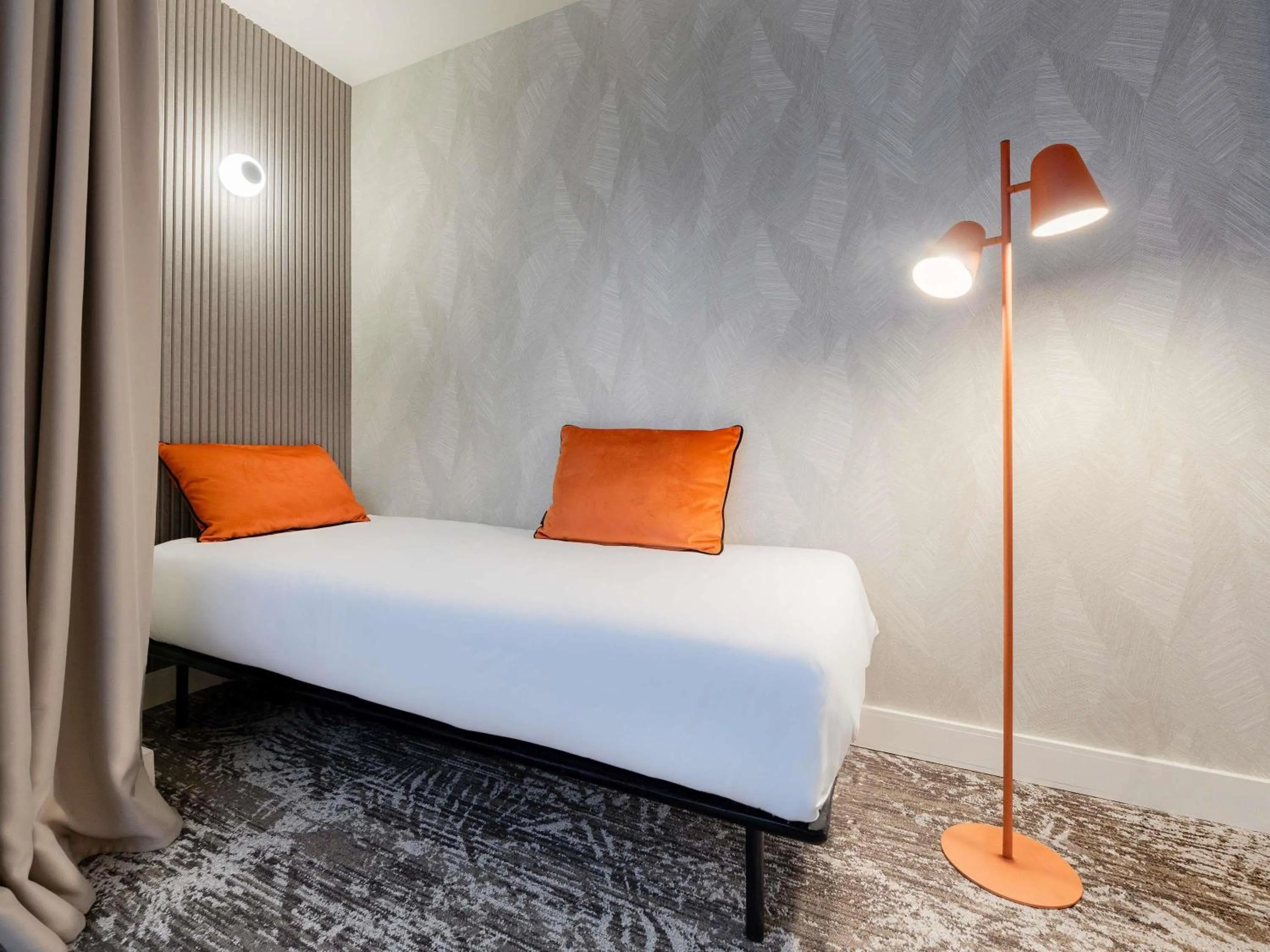 Bedroom, Bed in Novotel Paris 13 Porte d'Italie