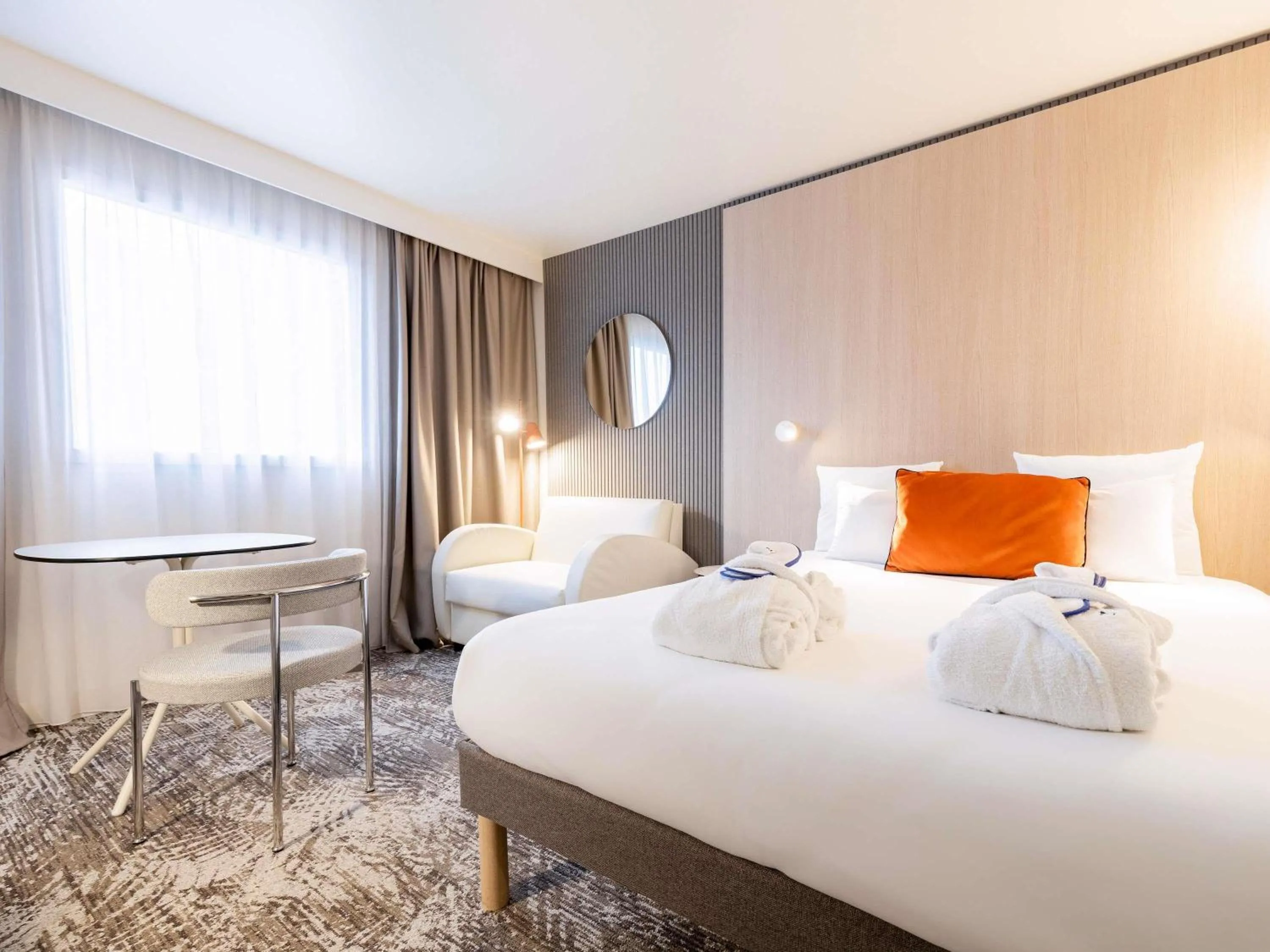 Bedroom, Bed in Novotel Paris 13 Porte d'Italie