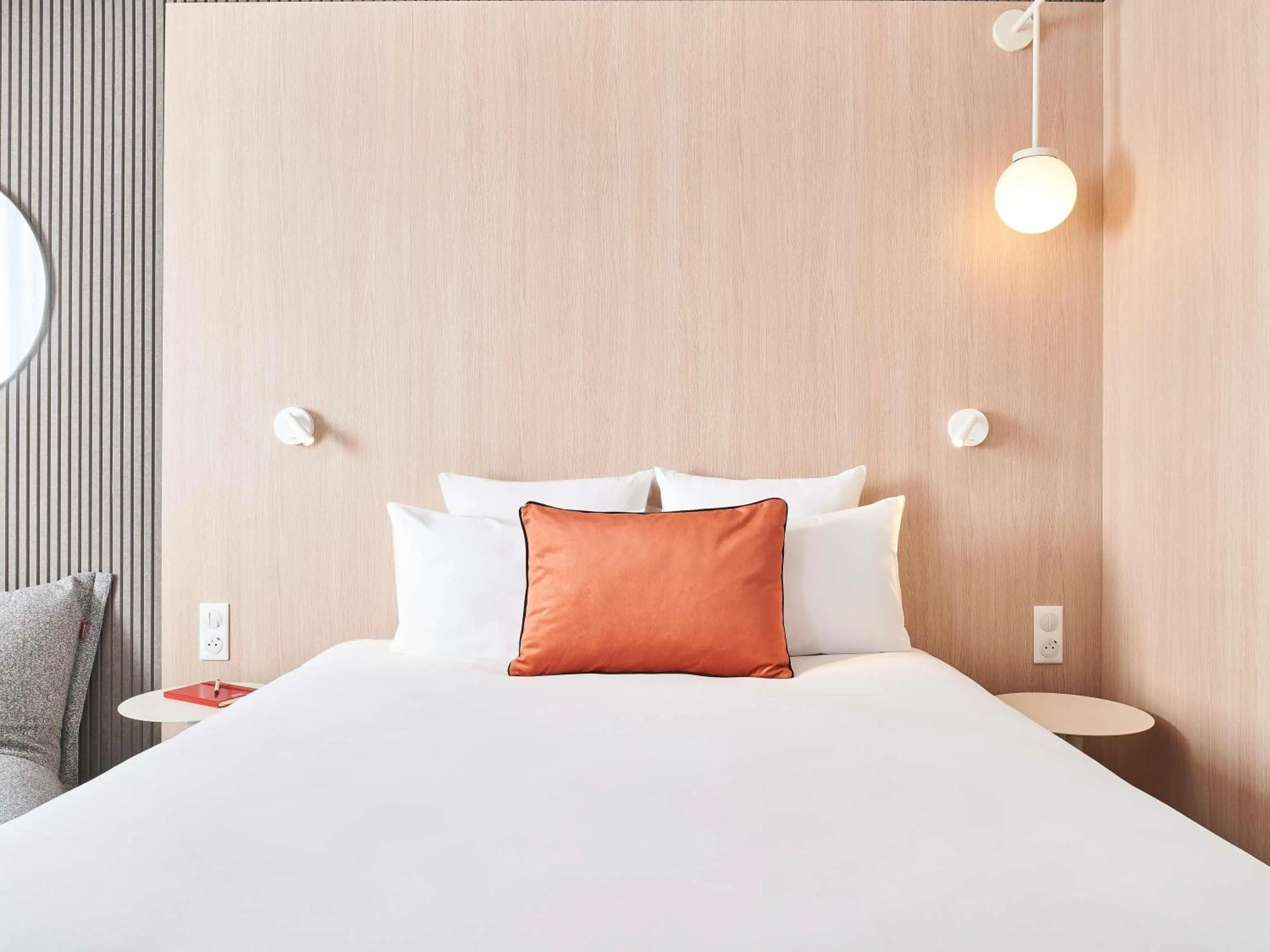 Bedroom, Bed in Novotel Paris 13 Porte d'Italie