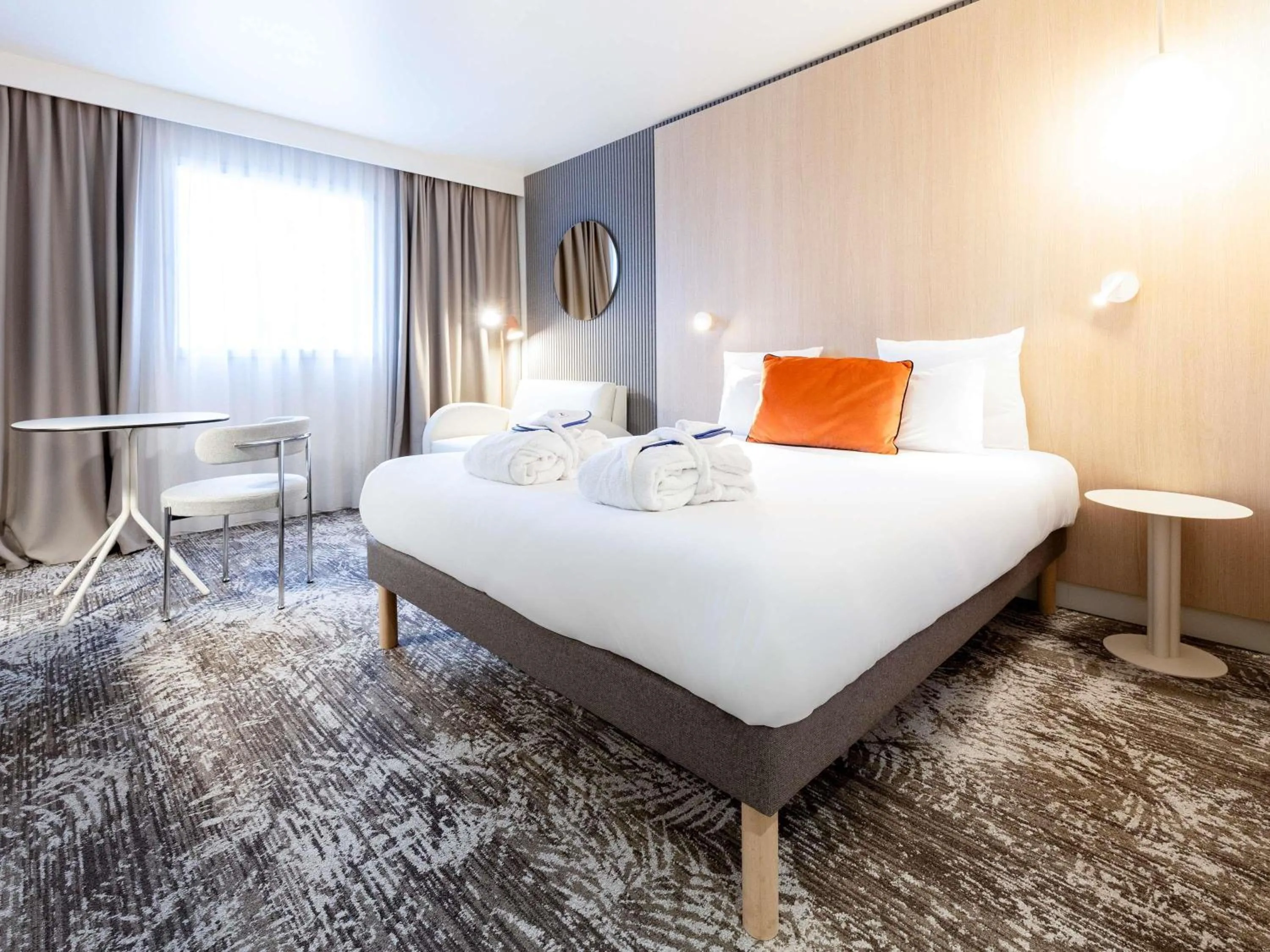 Bedroom, Bed in Novotel Paris 13 Porte d'Italie