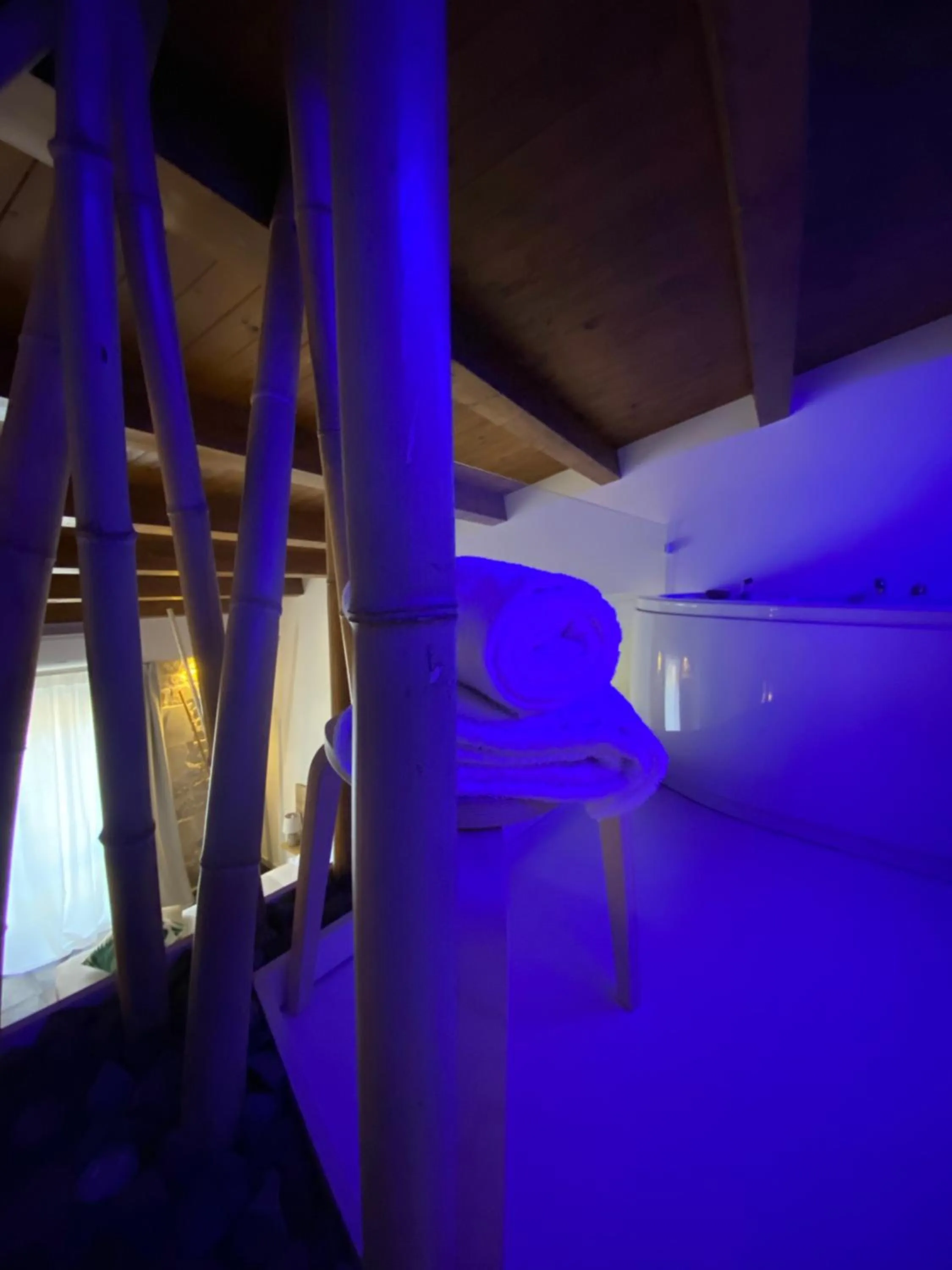 Hot Tub, Bed in La Volta Rooms Locazione turistica