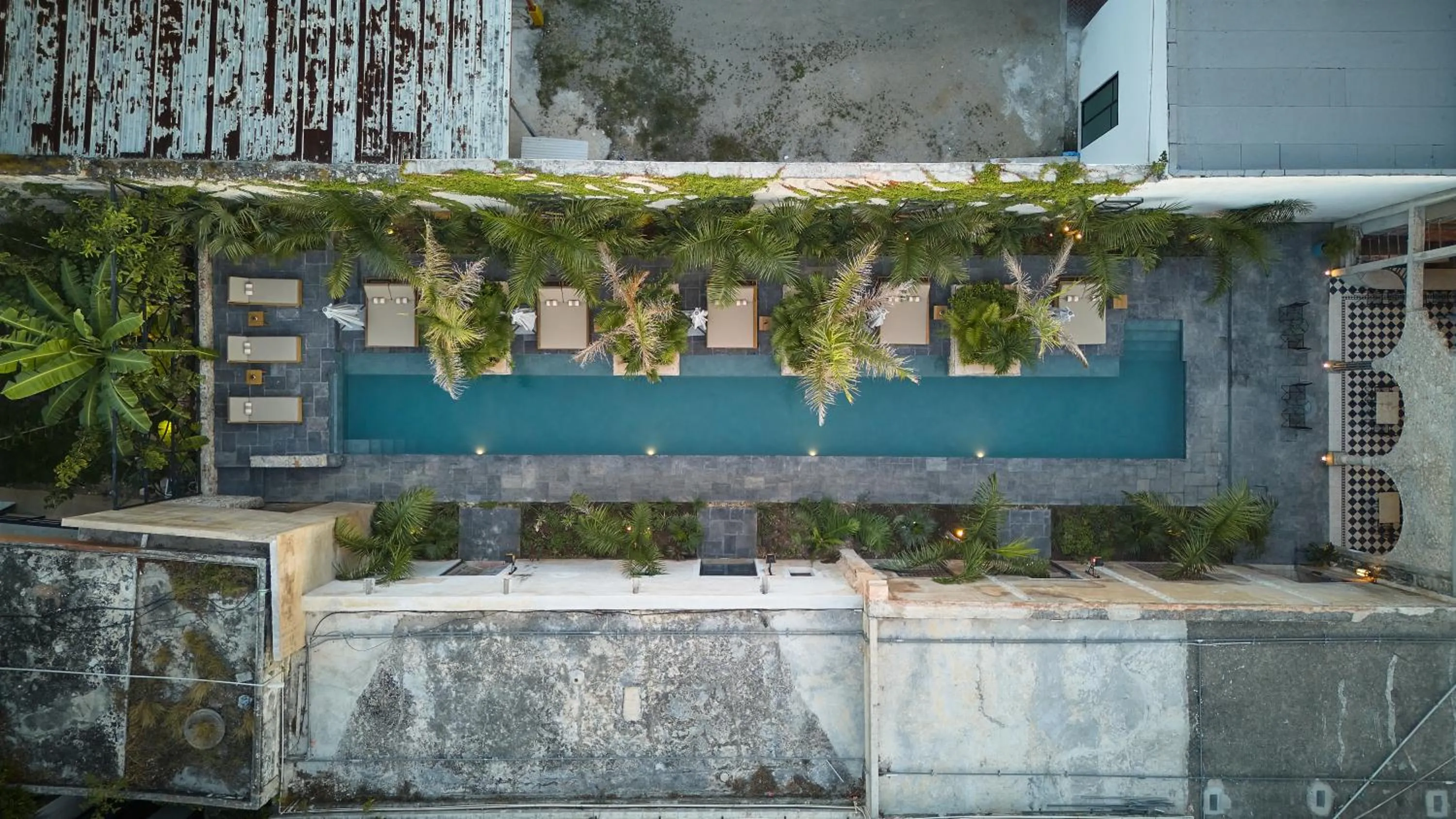 Swimming pool in Ontico Urban Design Hotel