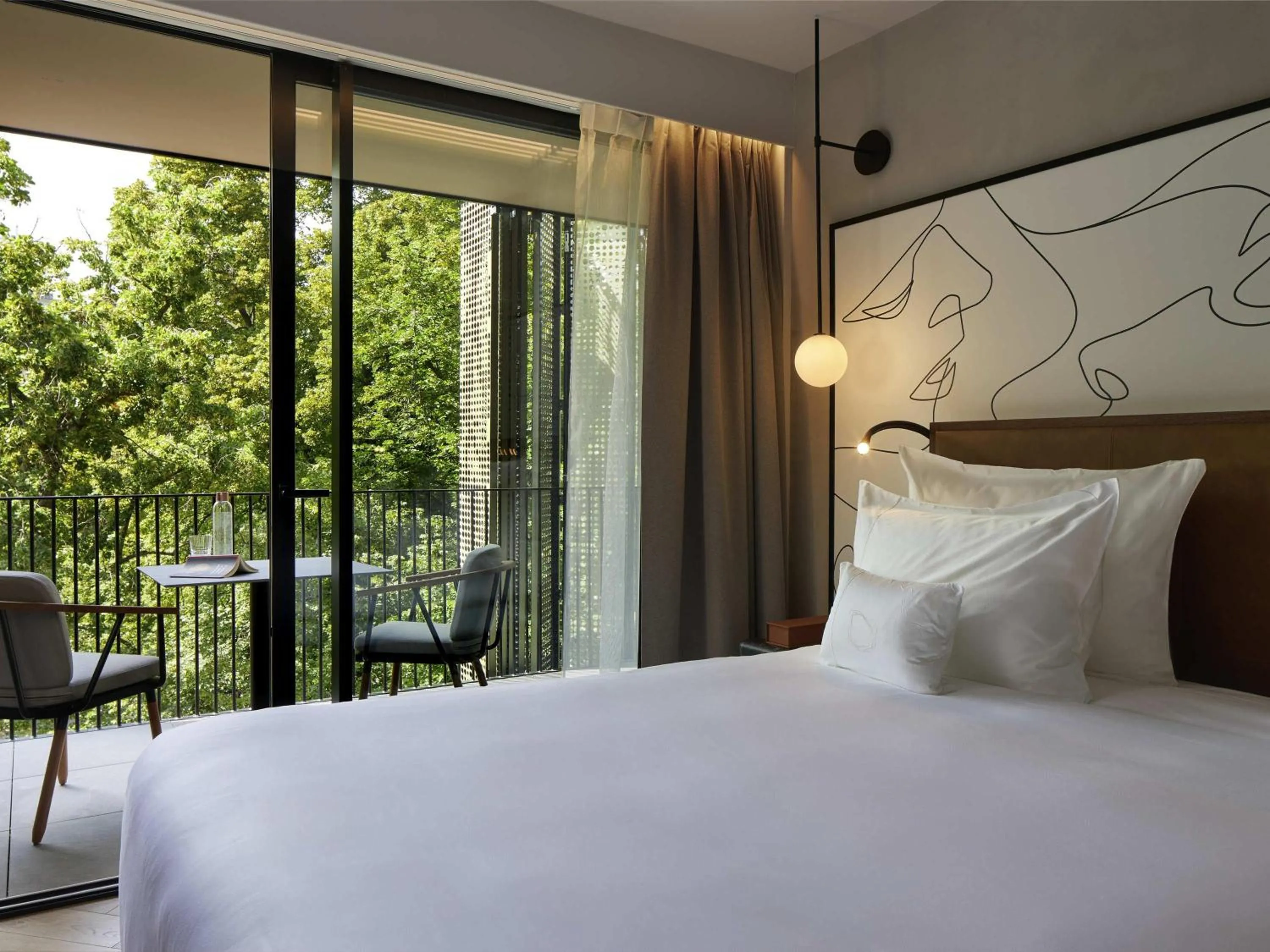 Bedroom, Bed in L'Esquisse Hotel & Spa Colmar - MGallery Collection
