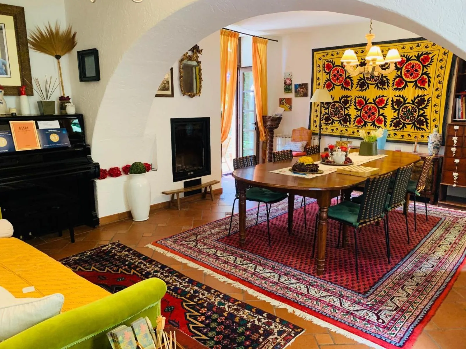 Communal lounge/ TV room in Borgata Cantone Country House B&B