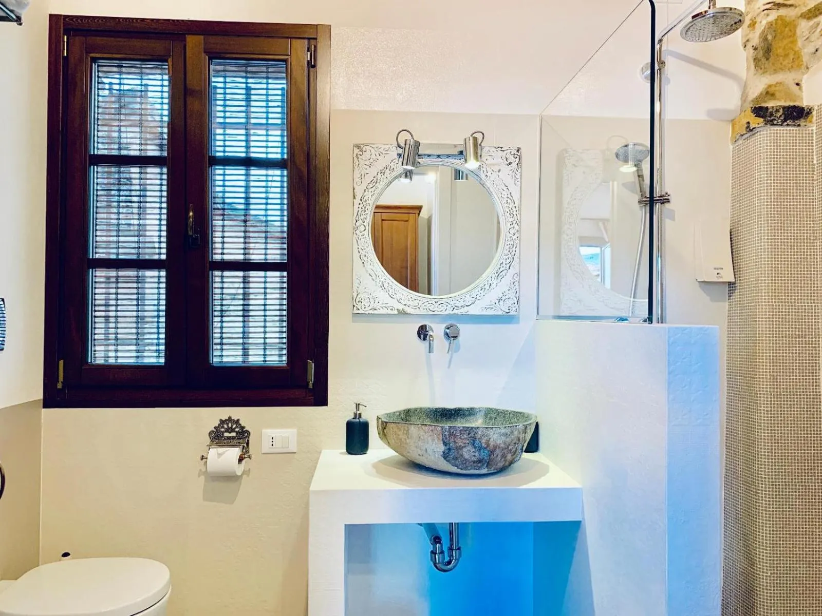 Shower in Borgata Cantone Country House B&B