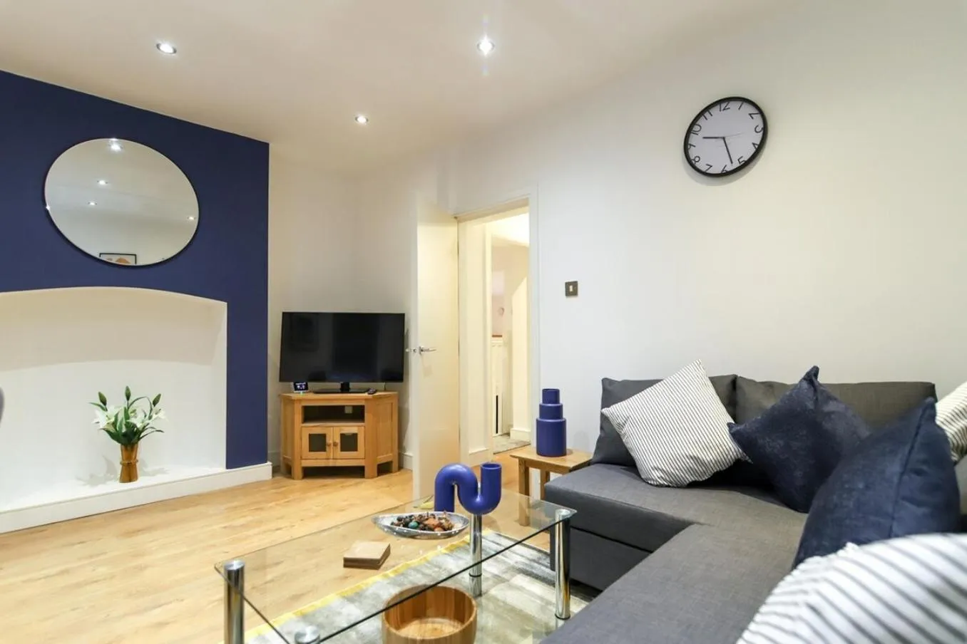New- Modern 2br Apt Wifi Sleep5 City Centre