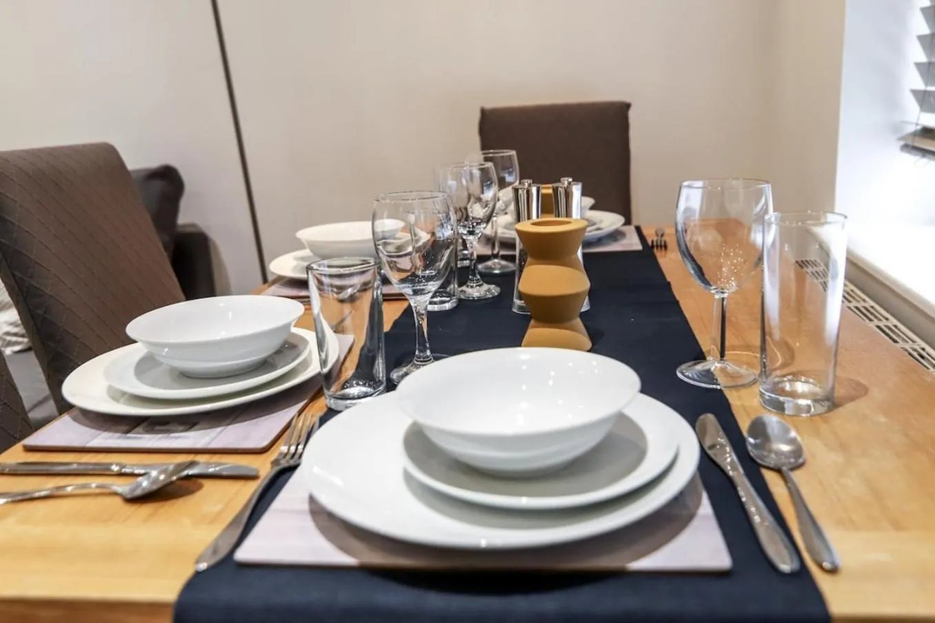 New- Modern 2br Apt Wifi Sleep5 City Centre