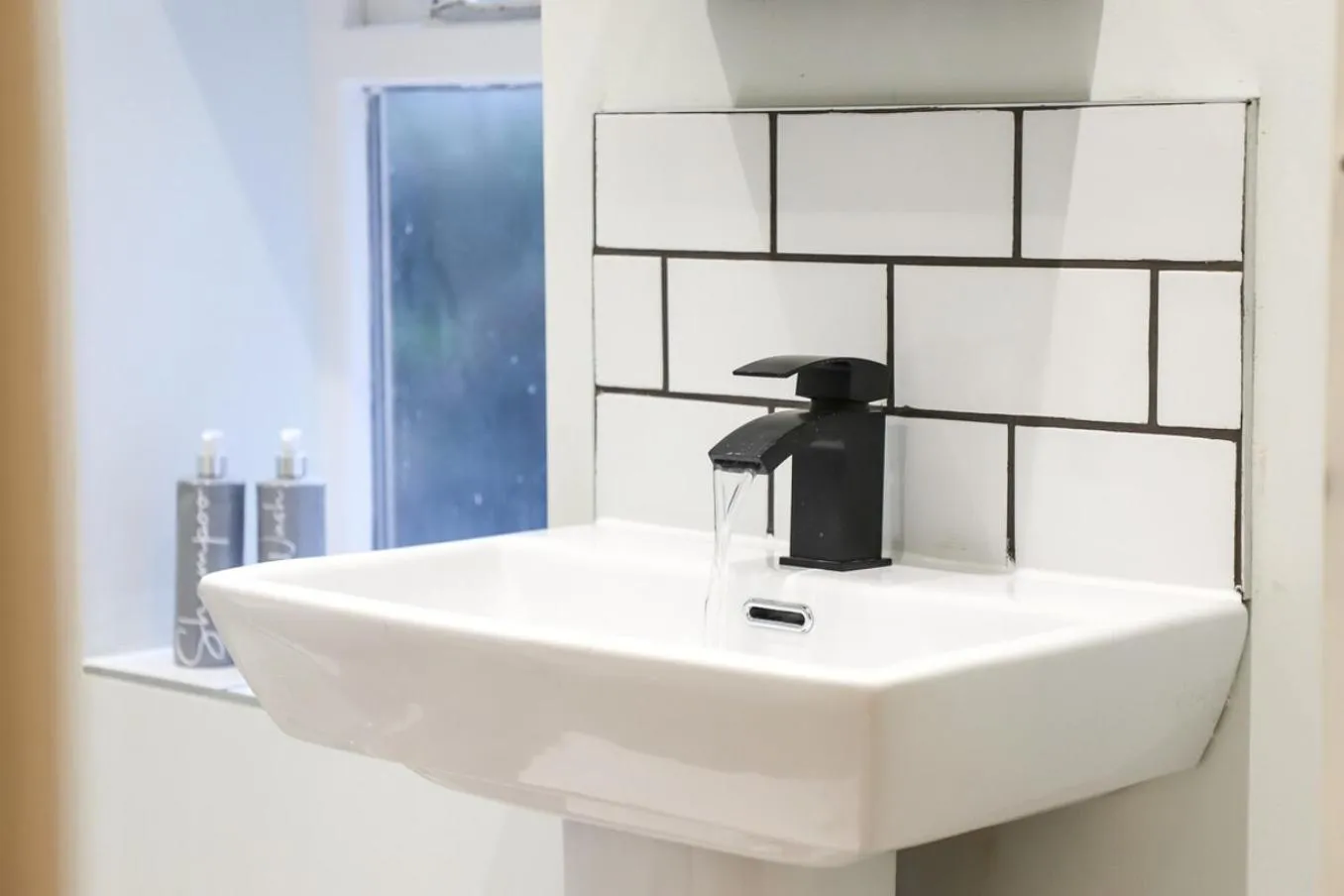 New- Modern 2br Apt Wifi Sleep5 City Centre