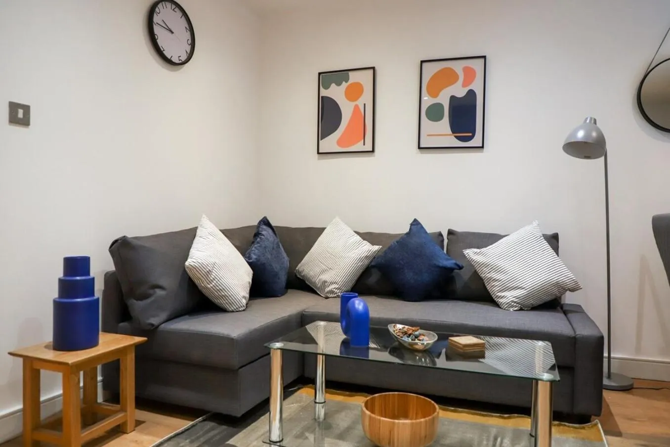 New- Modern 2br Apt Wifi Sleep5 City Centre