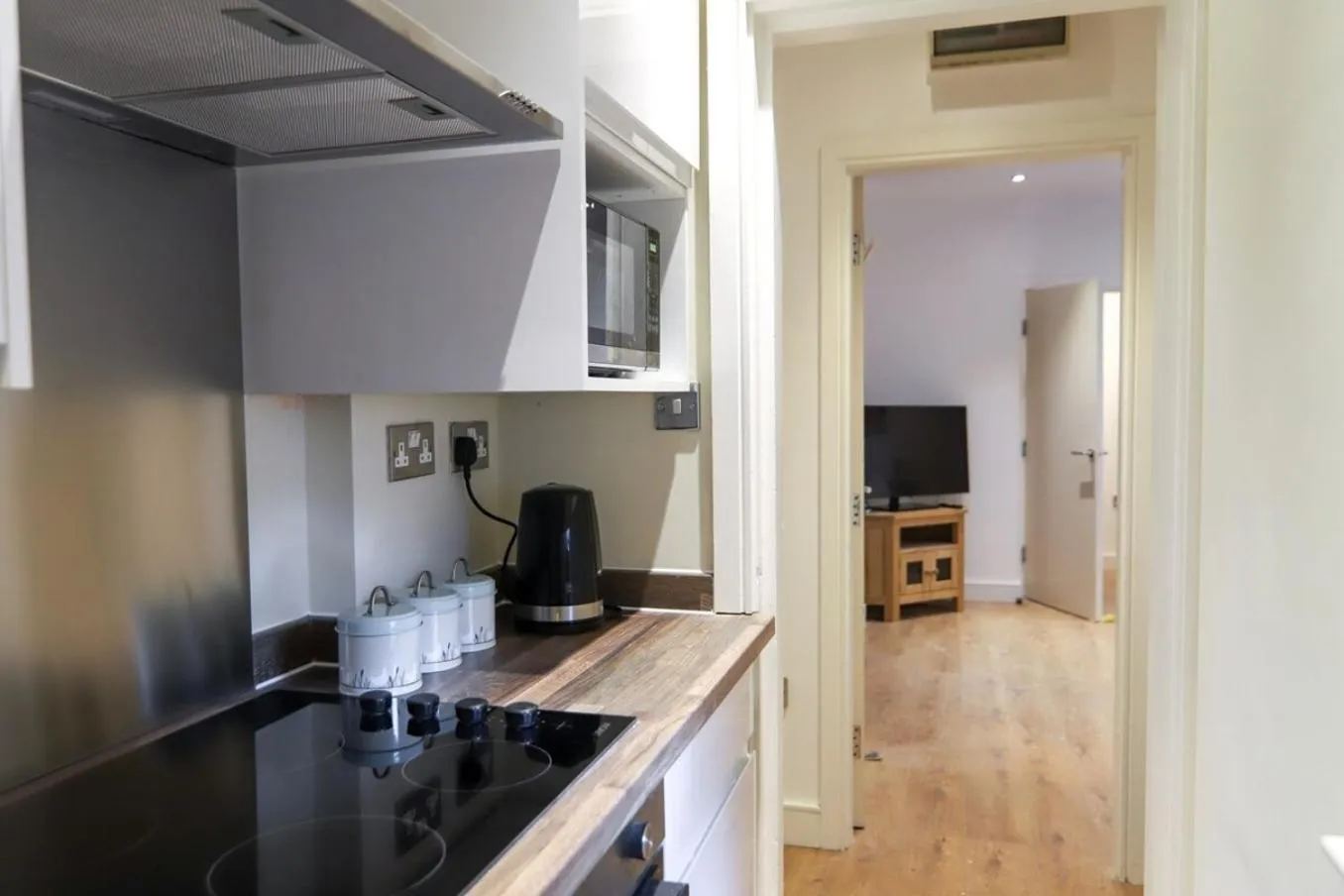 New- Modern 2br Apt Wifi Sleep5 City Centre