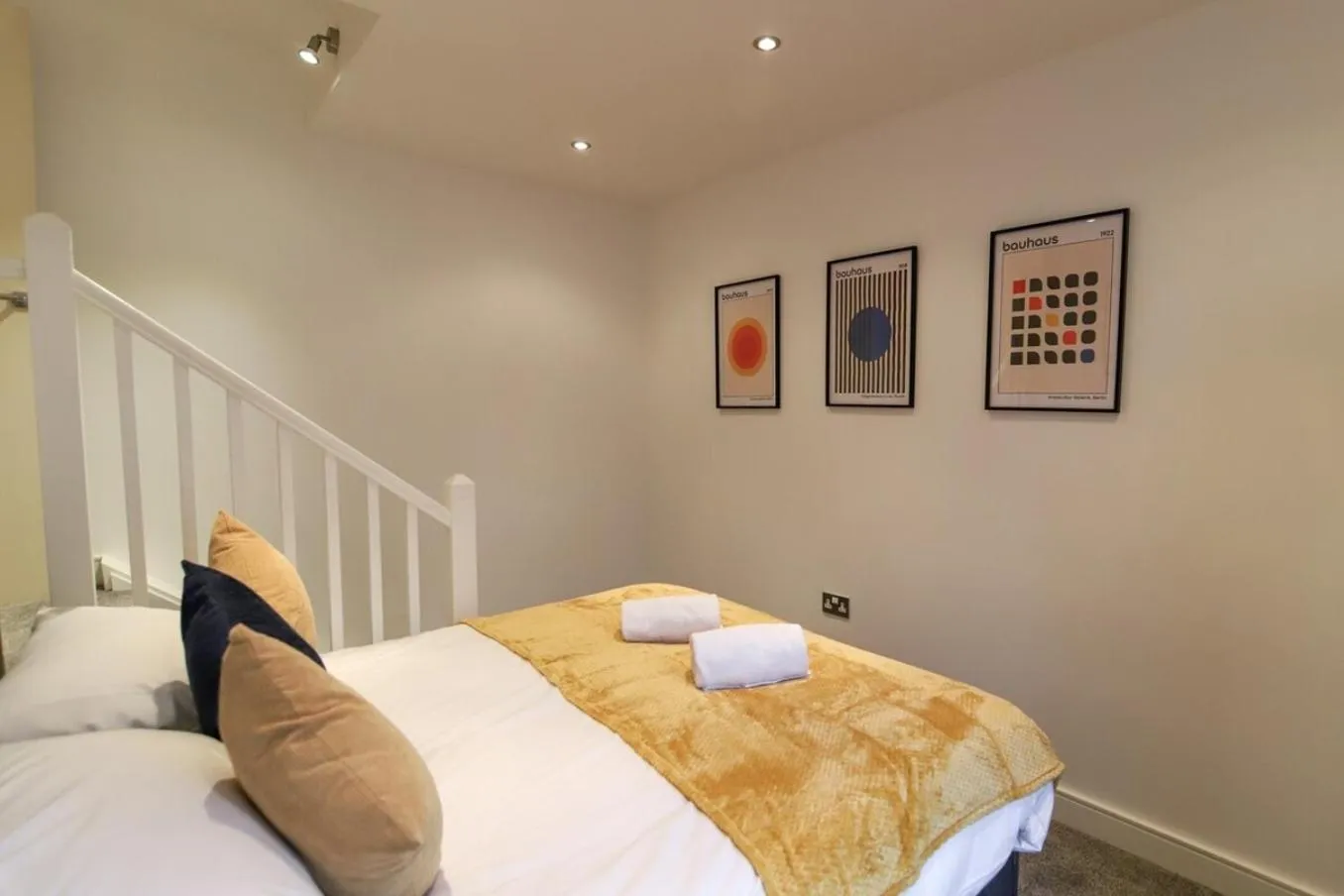 New- Modern 2br Apt Wifi Sleep5 City Centre