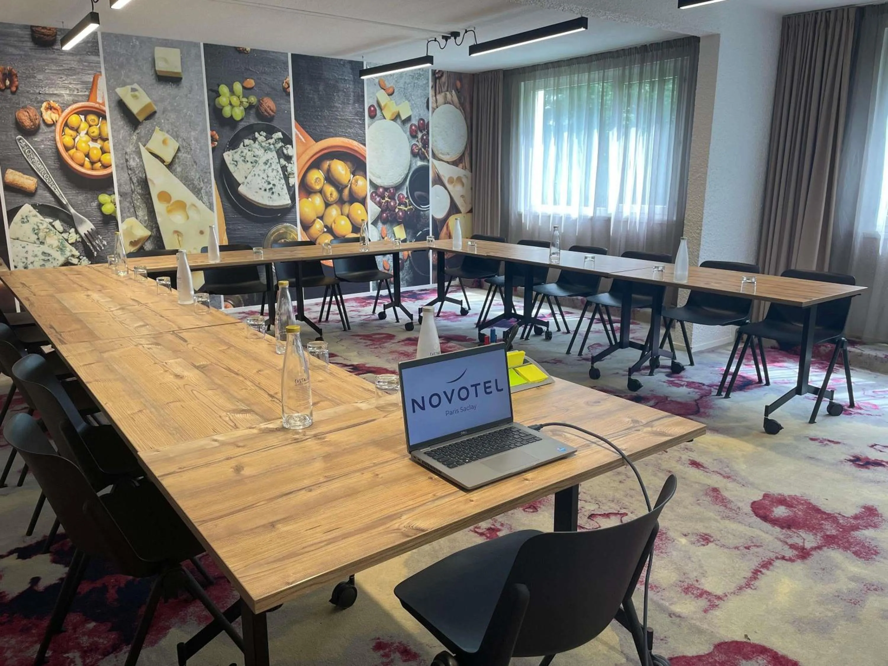 Meeting/conference room in Novotel Saclay