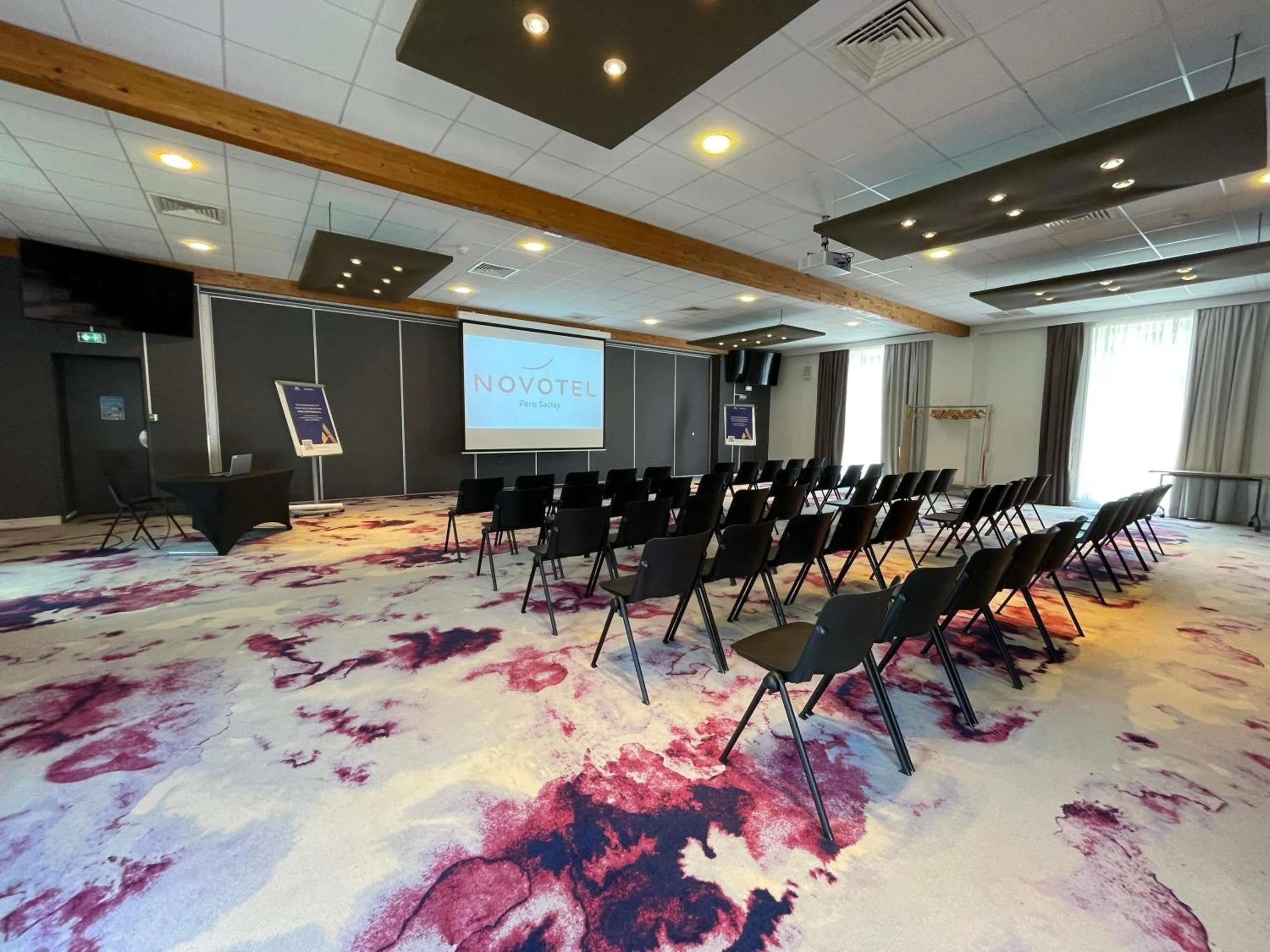 Meeting/conference room in Novotel Saclay