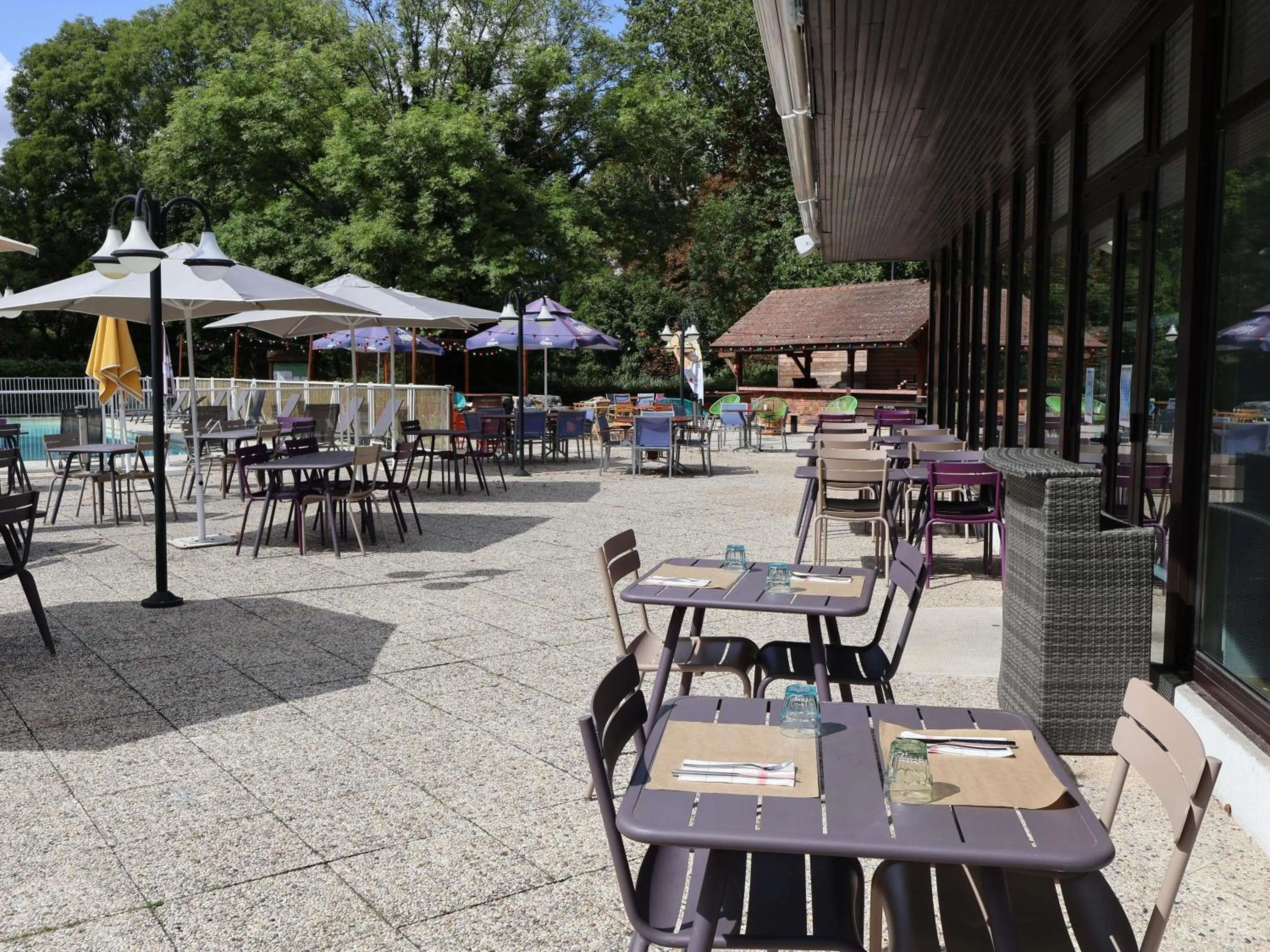 Restaurant/places to eat in Novotel Saclay