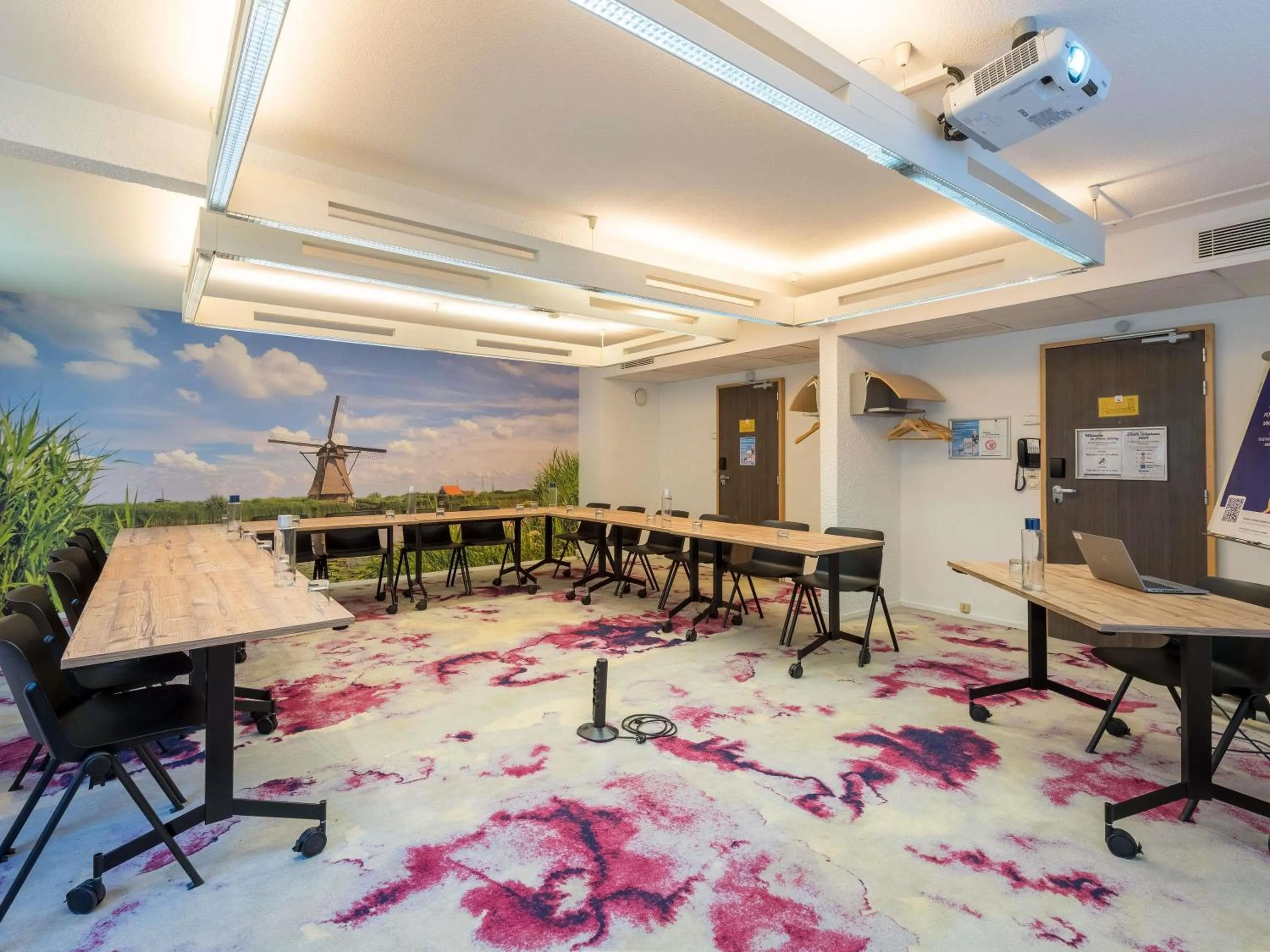 Meeting/conference room in Novotel Saclay