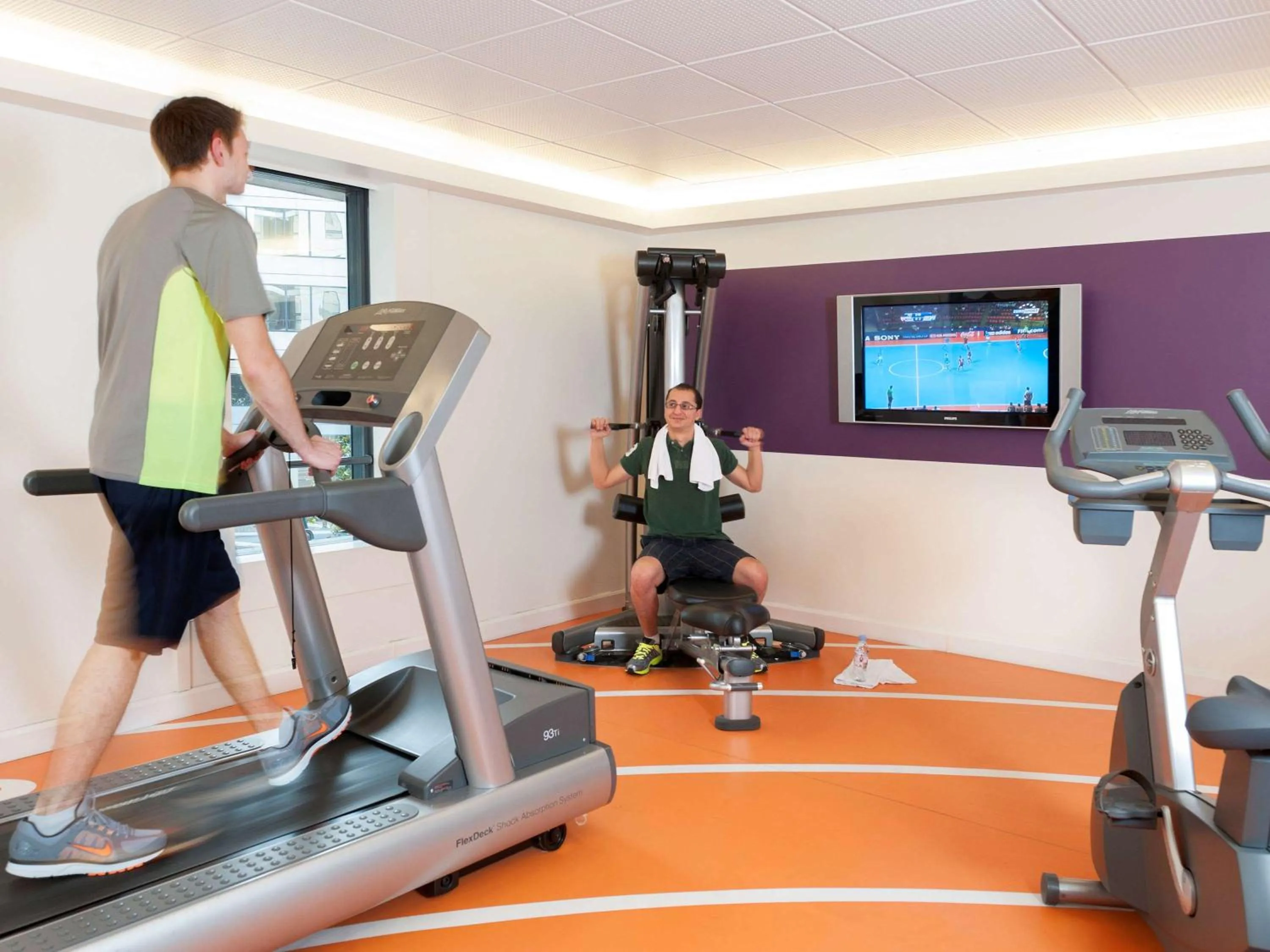 Fitness centre/facilities in Novotel Saclay