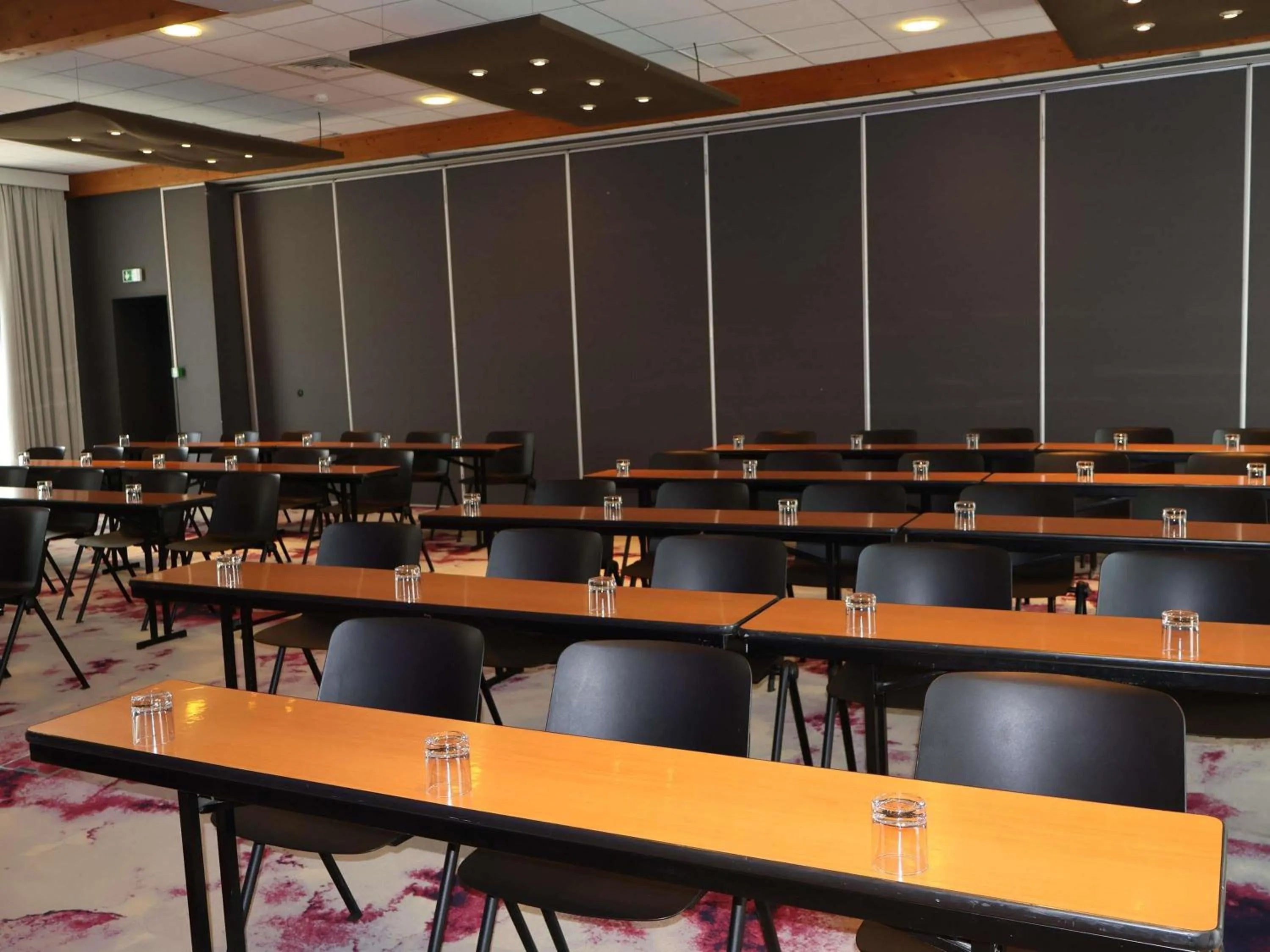 Meeting/conference room in Novotel Saclay