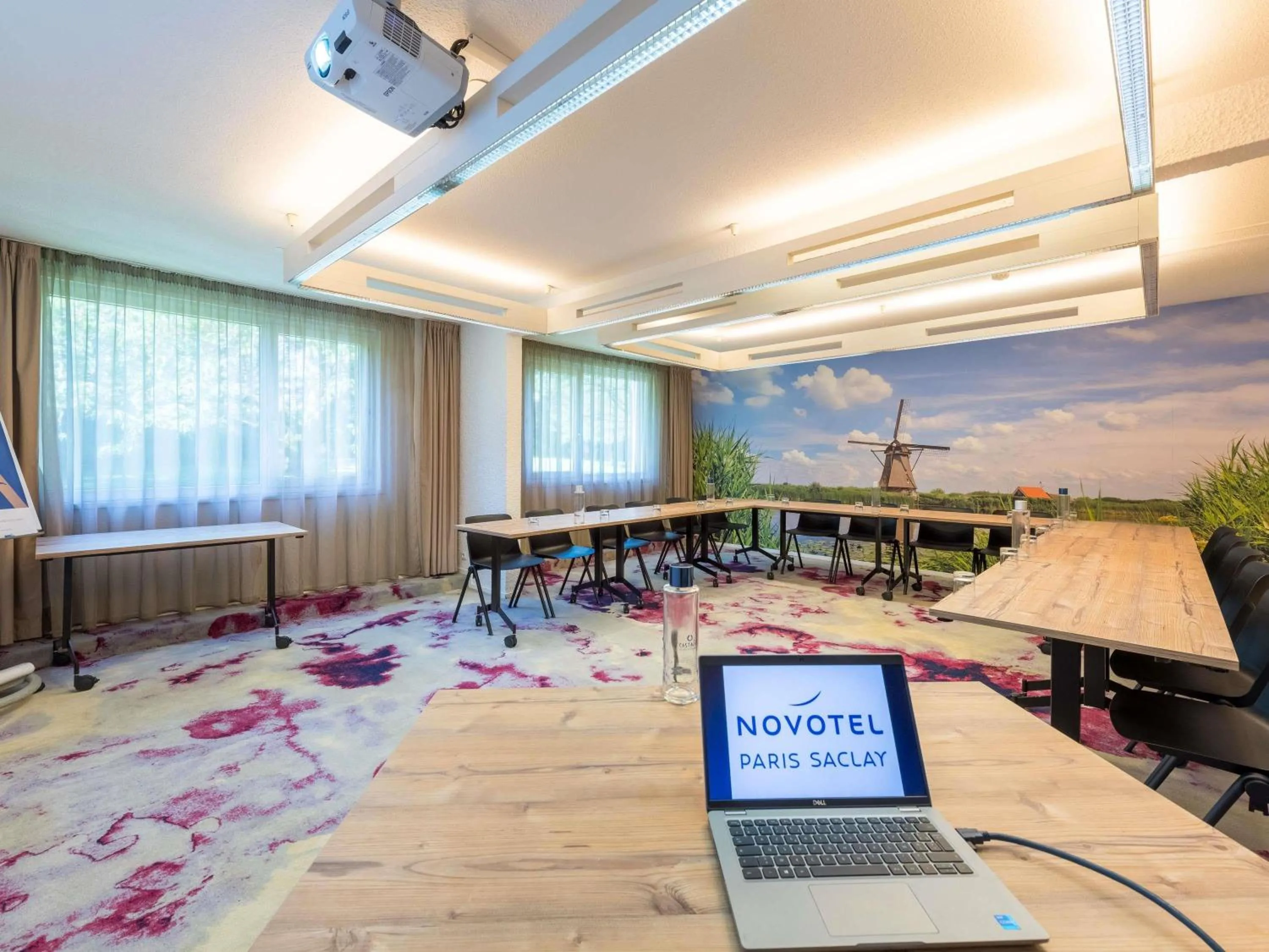 Meeting/conference room in Novotel Saclay
