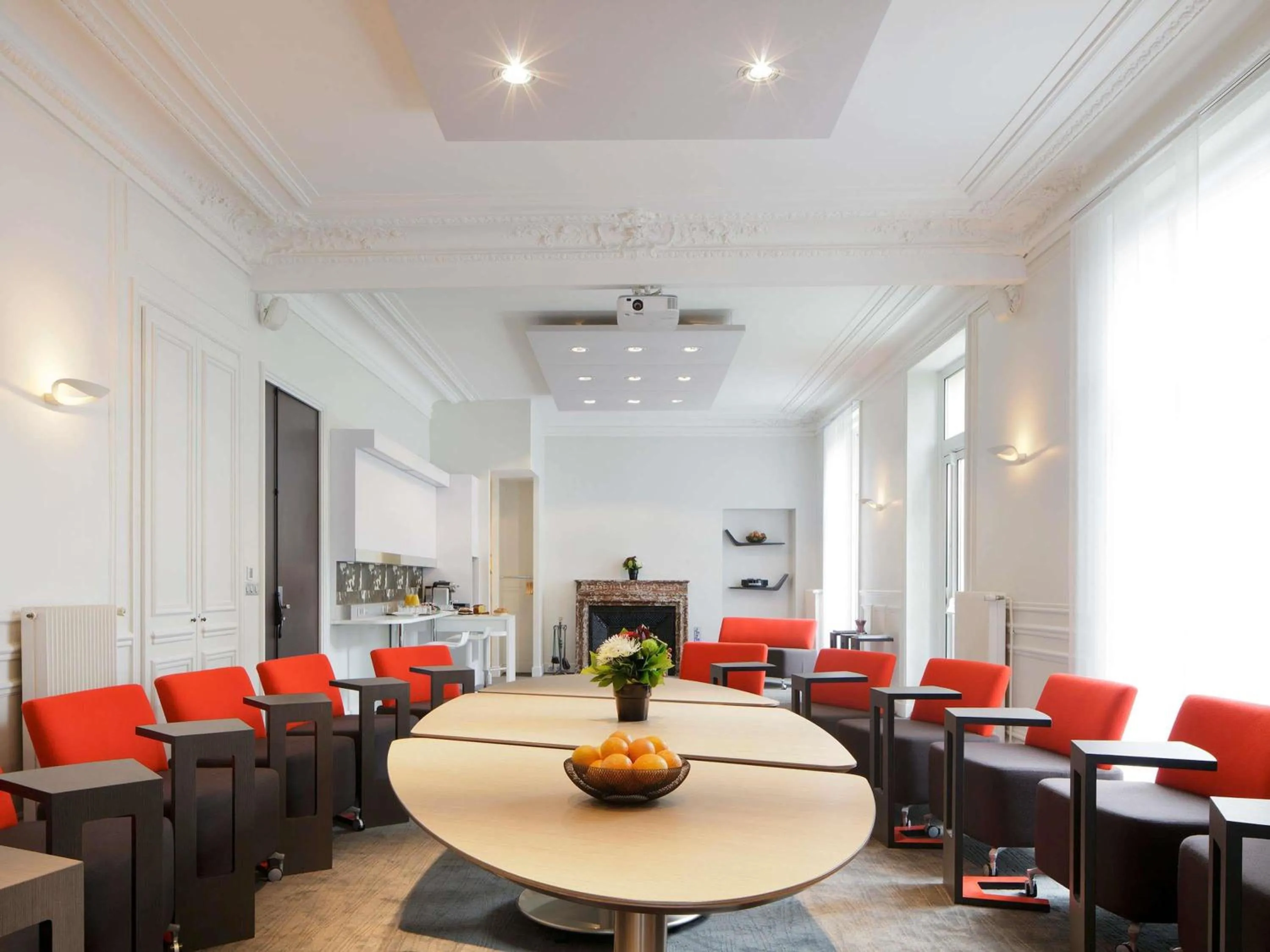 Meeting/conference room in Novotel Saclay