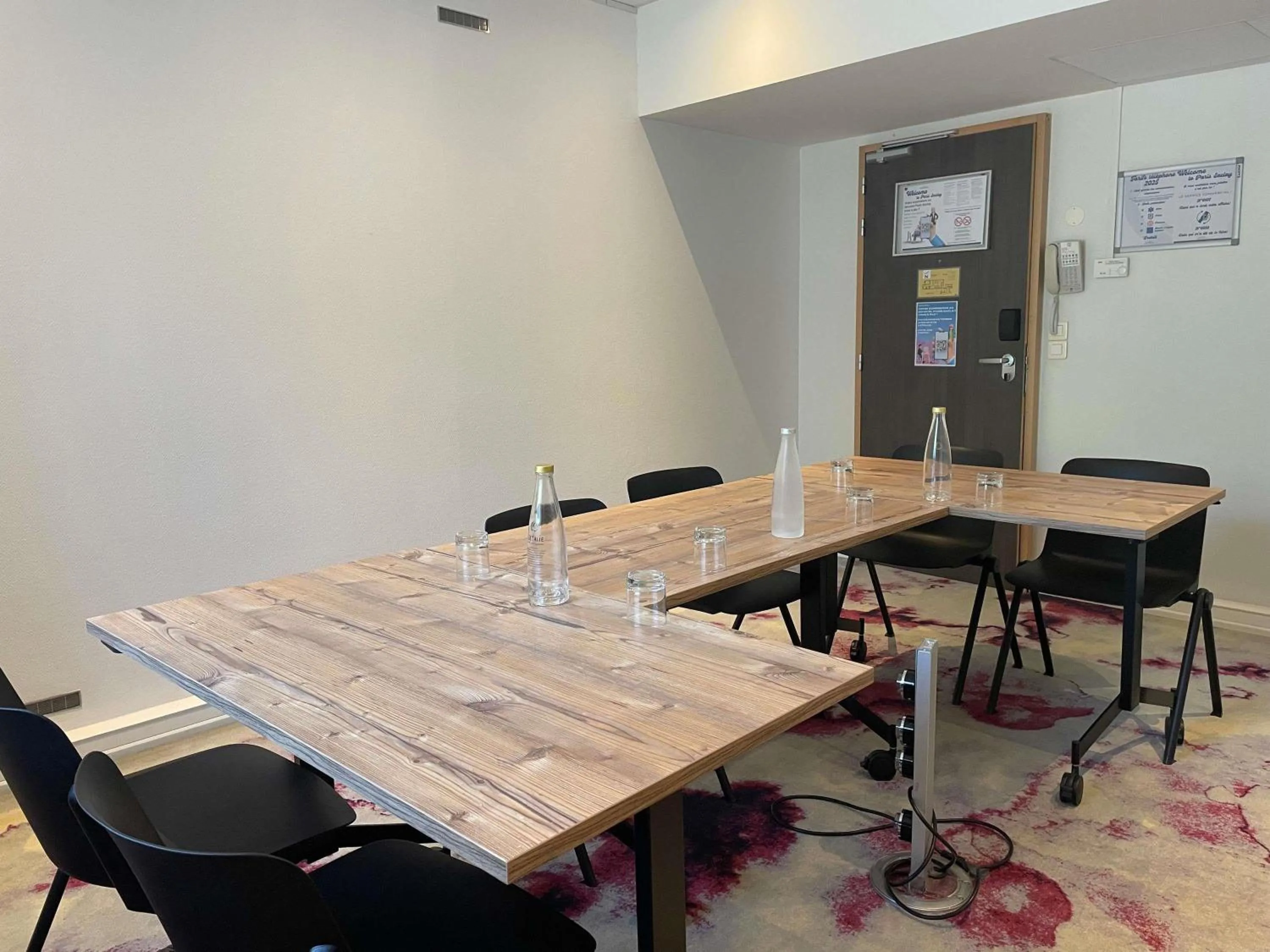 Meeting/conference room in Novotel Saclay