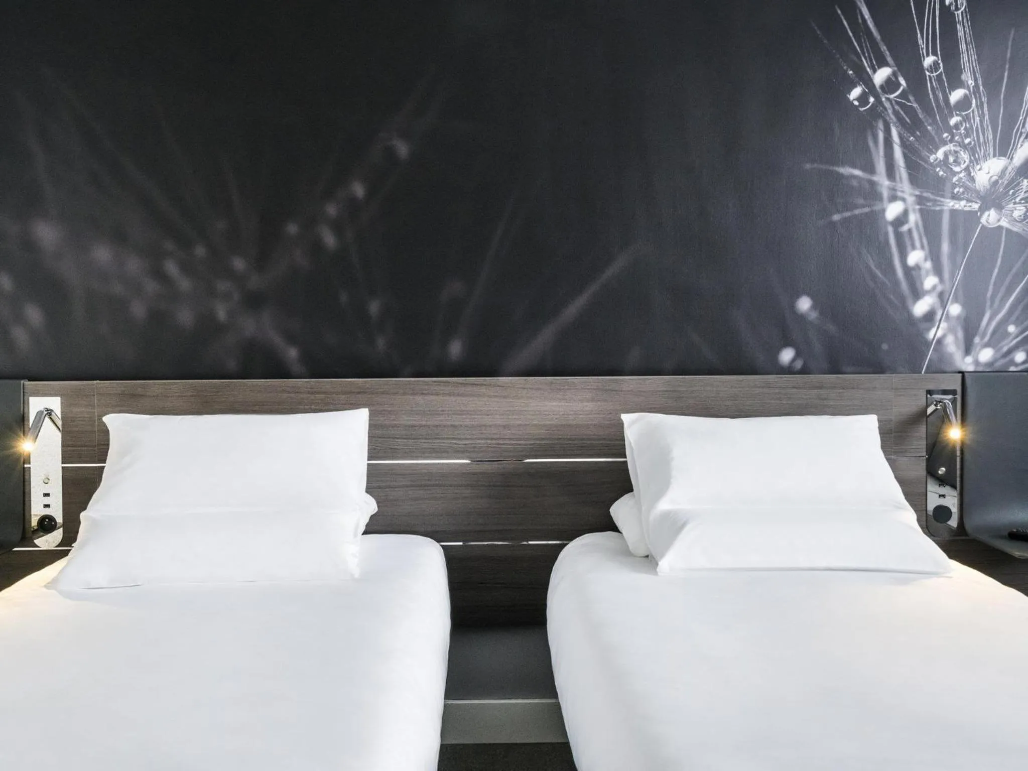 Bedroom, Bed in Novotel Saclay