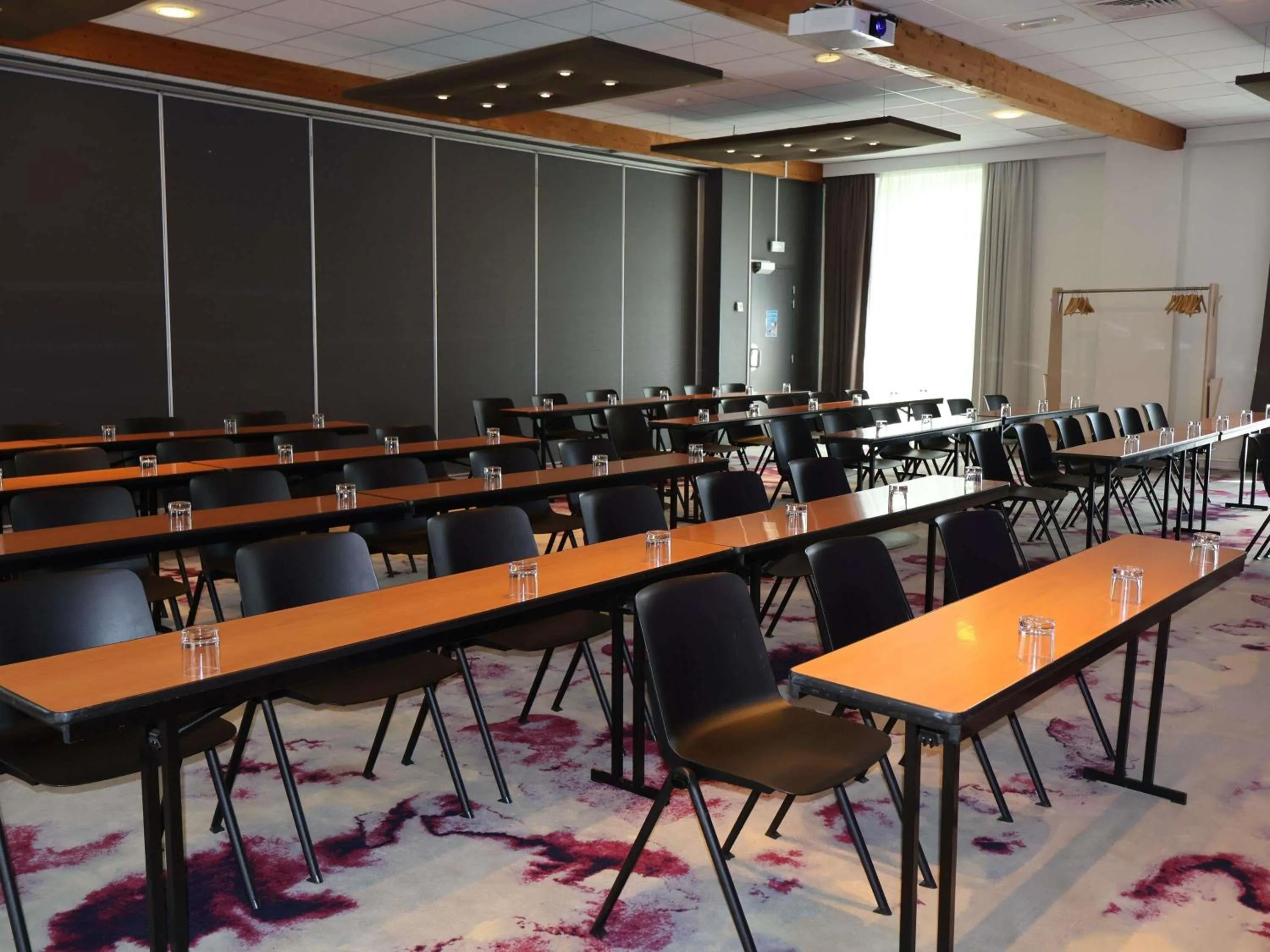 Meeting/conference room in Novotel Saclay