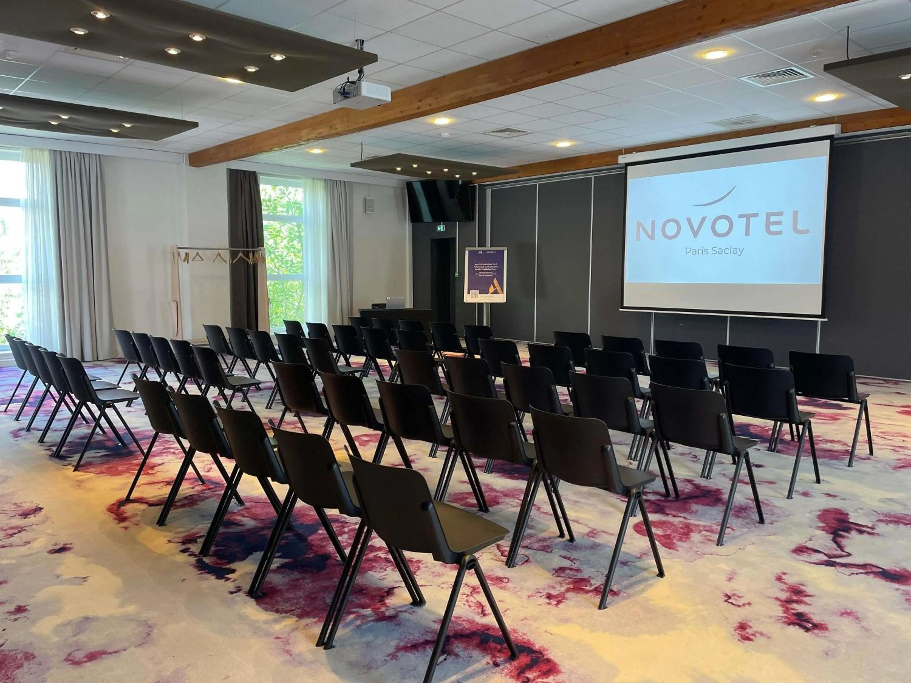 Meeting/conference room in Novotel Saclay
