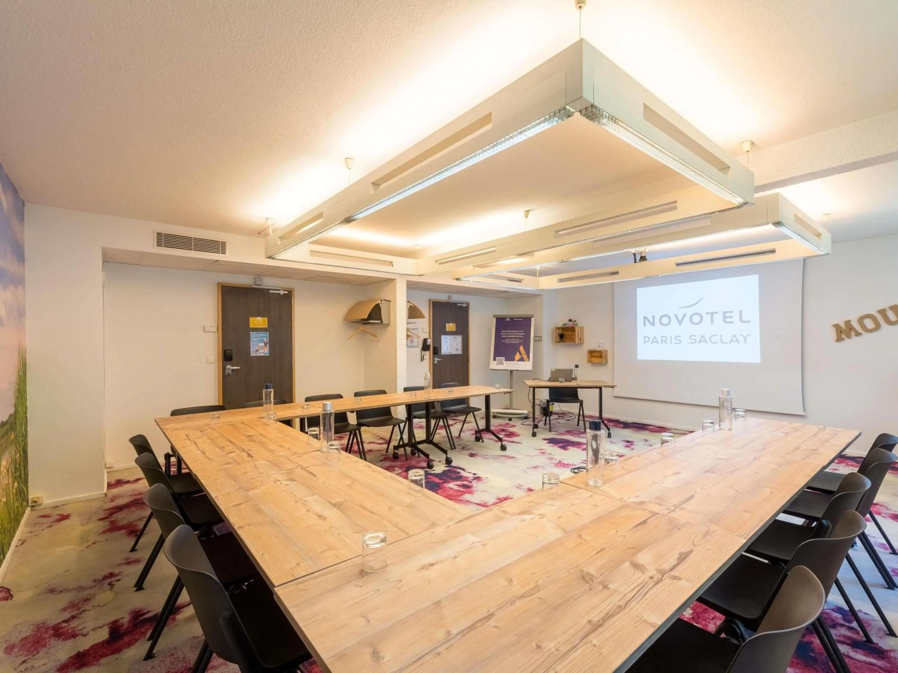 Meeting/conference room in Novotel Saclay