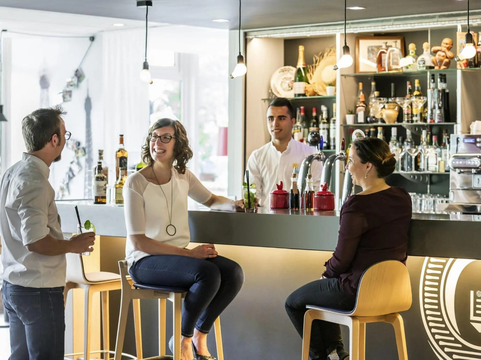 Lounge or bar in Novotel Saclay