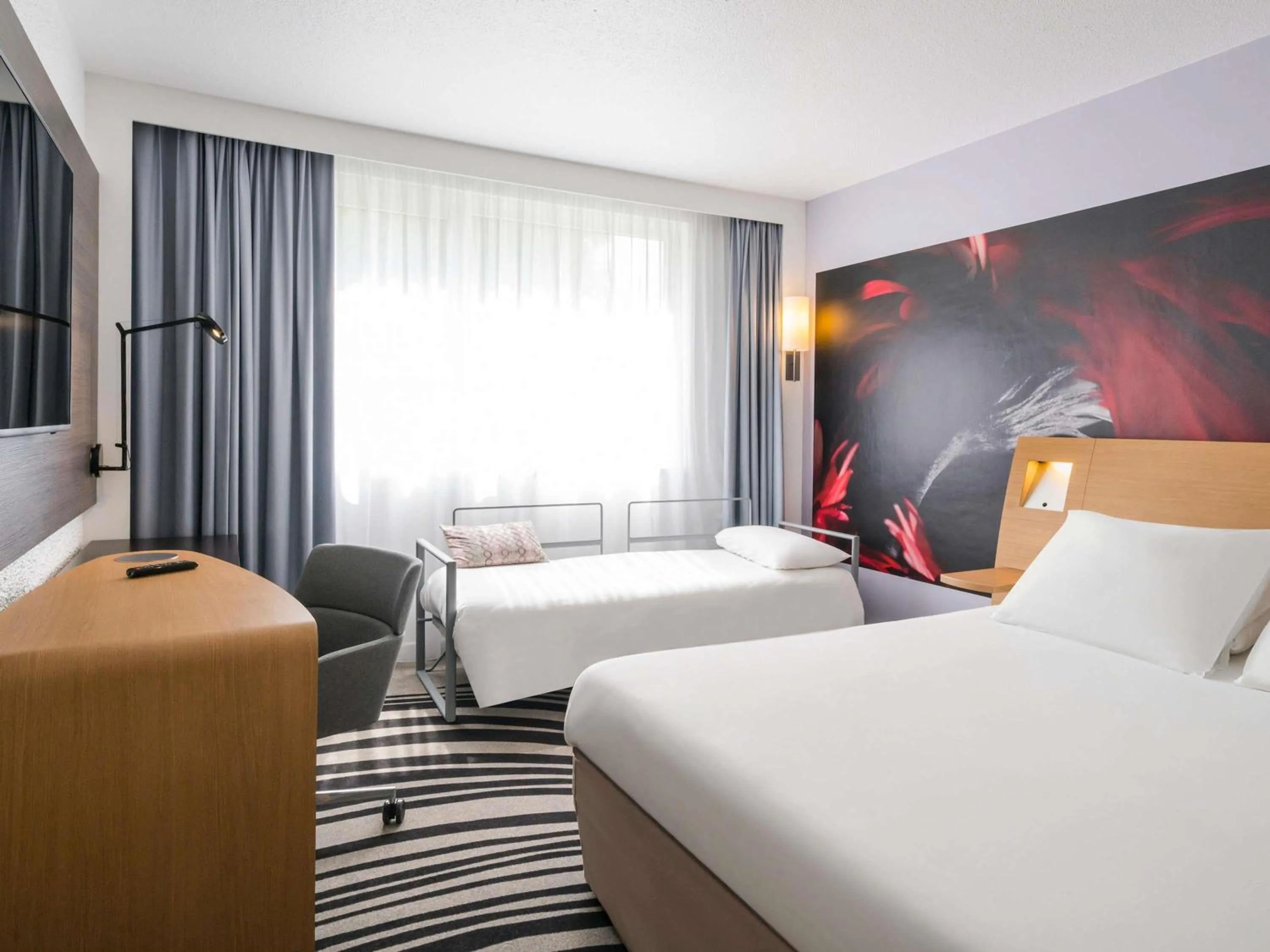 Bedroom, Bed in Novotel Saclay