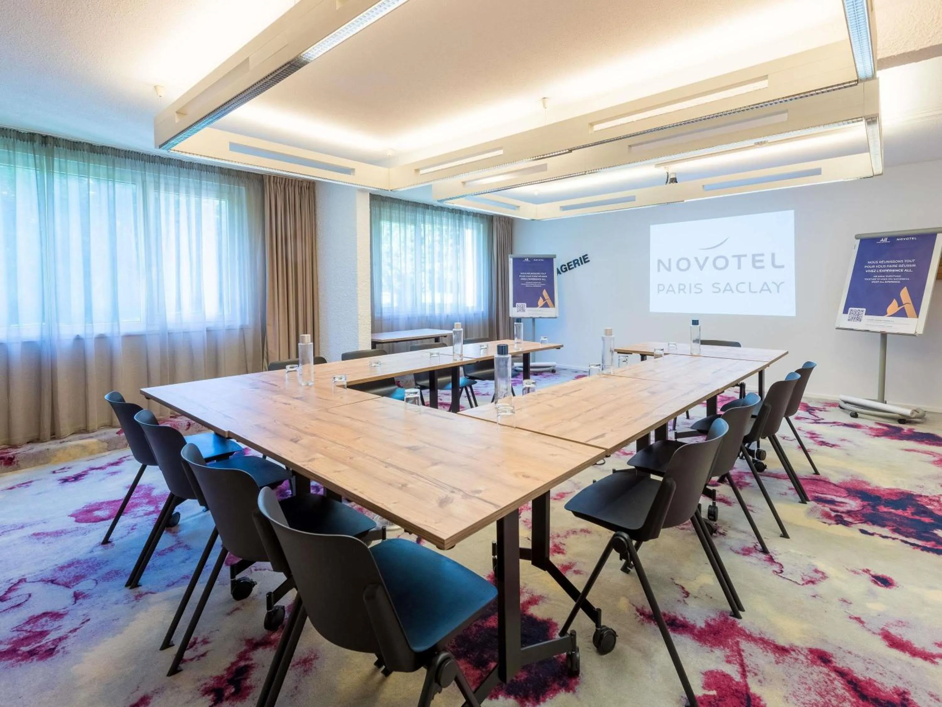 Meeting/conference room in Novotel Saclay