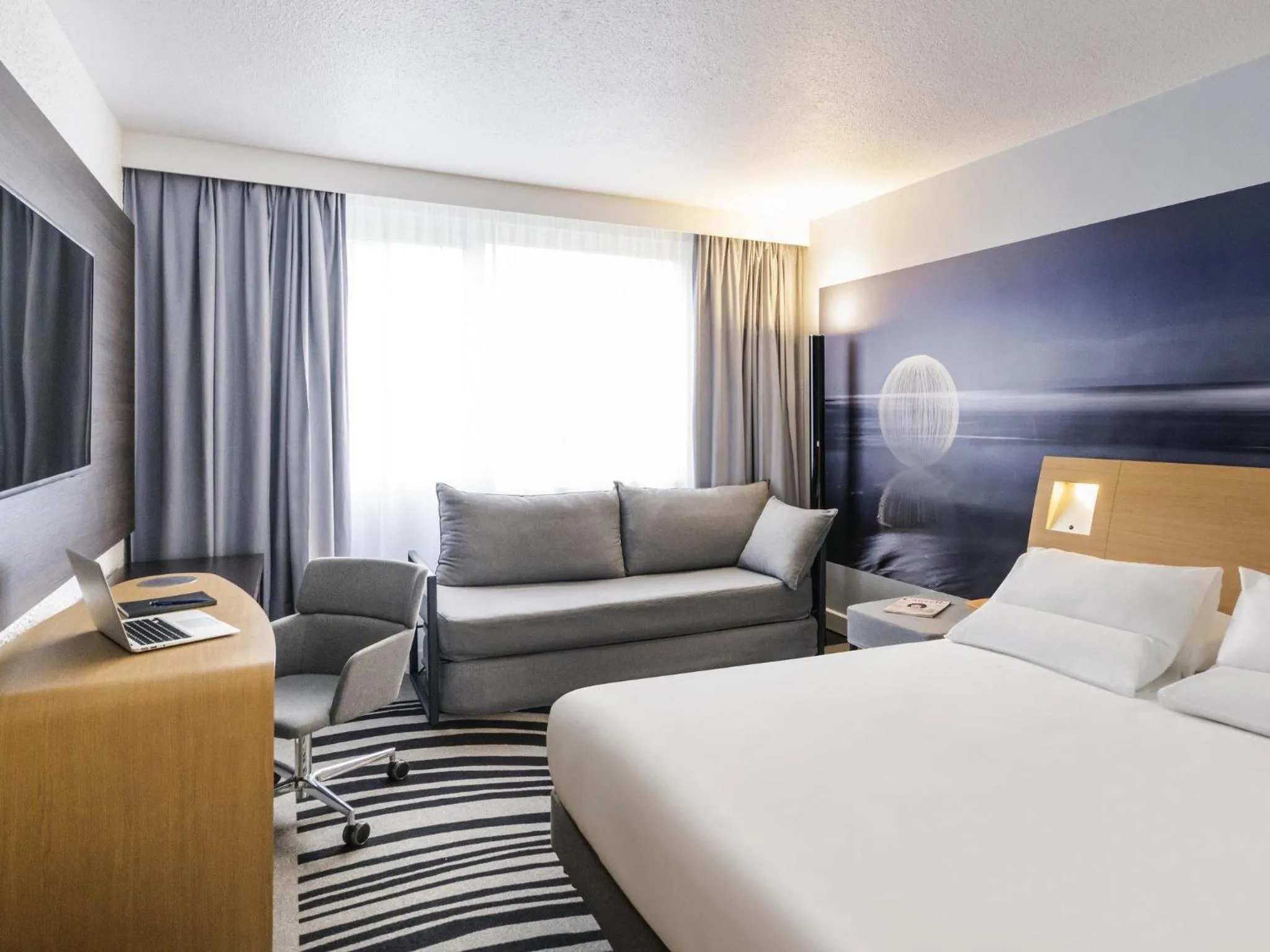 Bedroom, Bed in Novotel Saclay