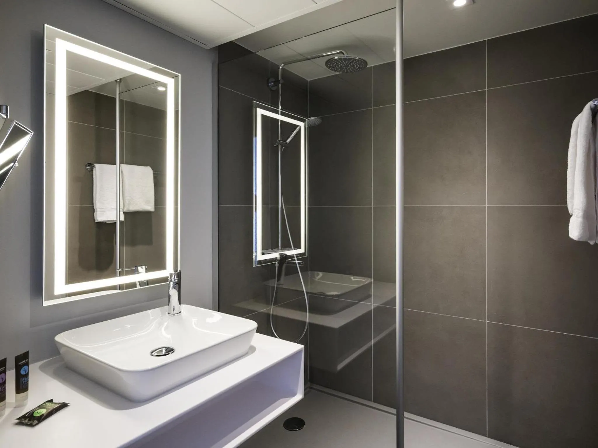 Bedroom in Novotel Saclay