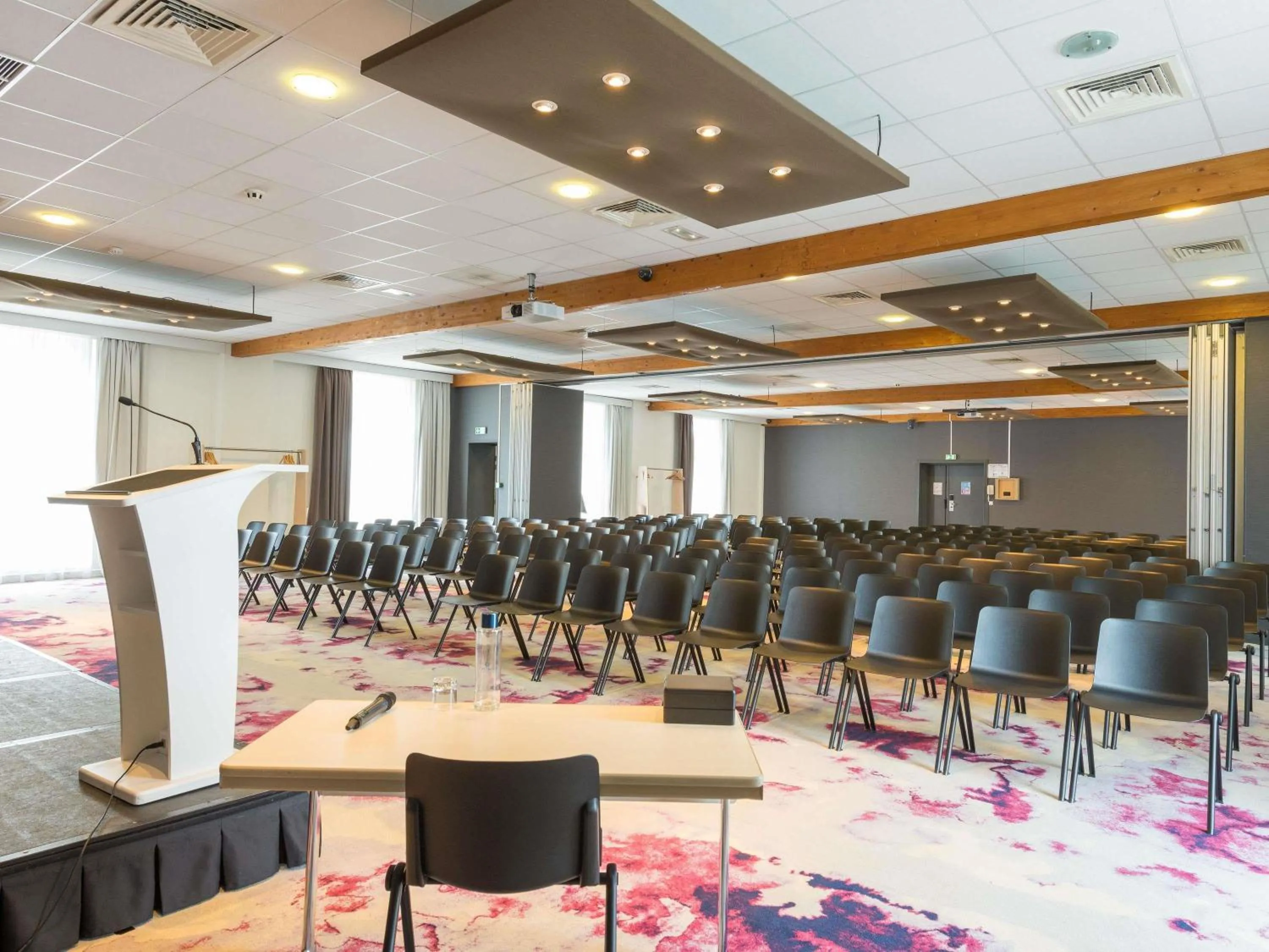 Meeting/conference room in Novotel Saclay