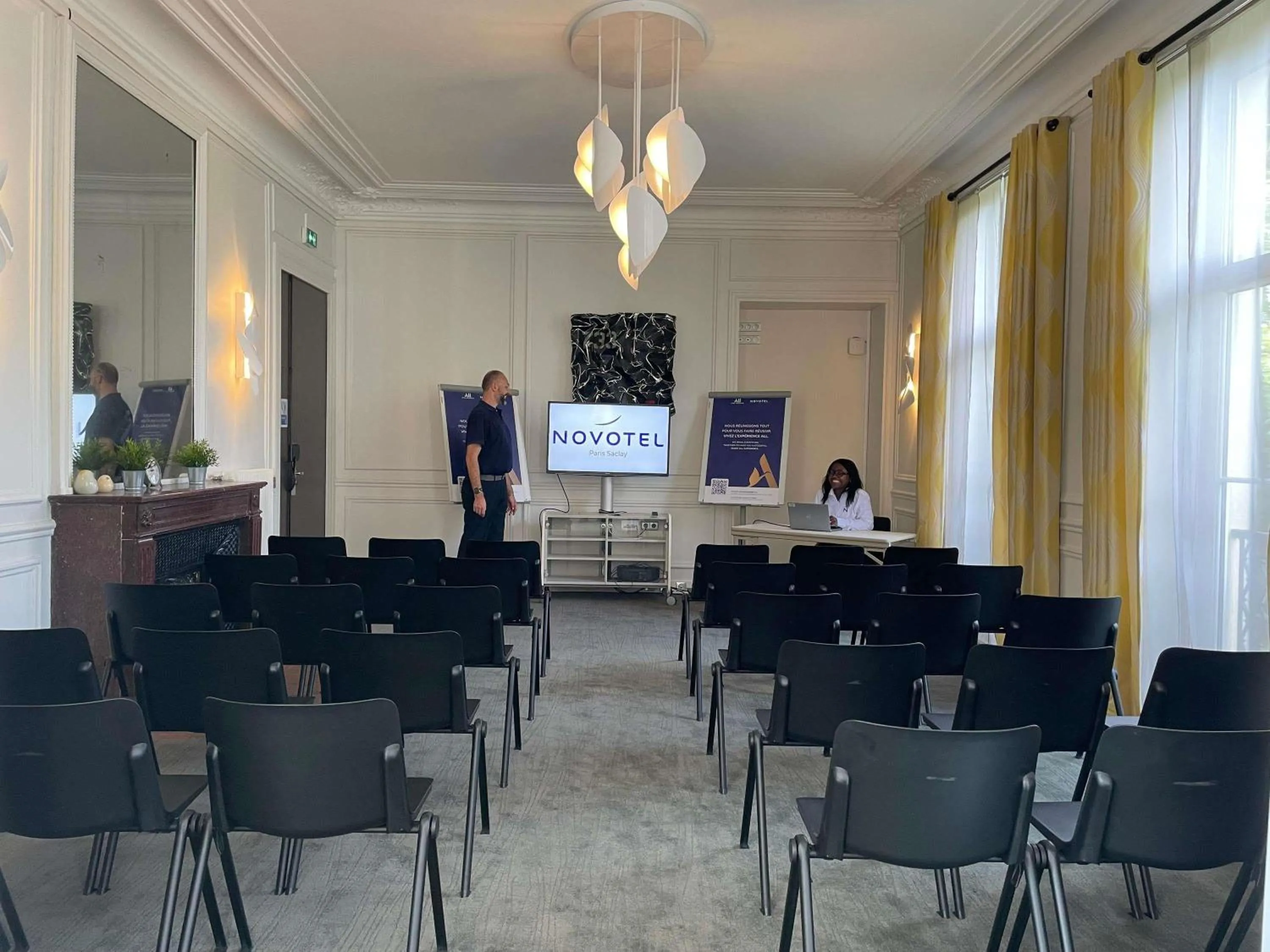 Meeting/conference room in Novotel Saclay