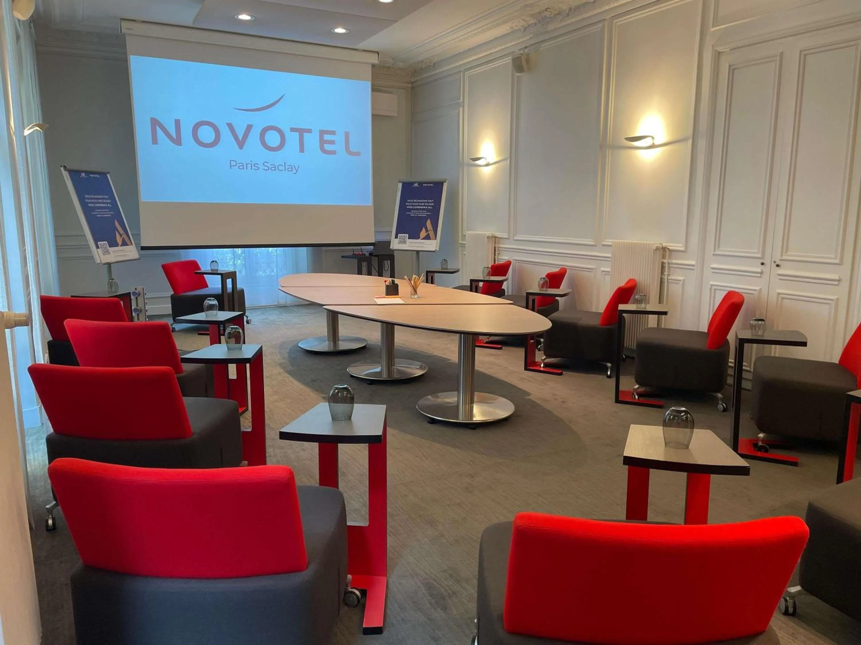 Meeting/conference room in Novotel Saclay