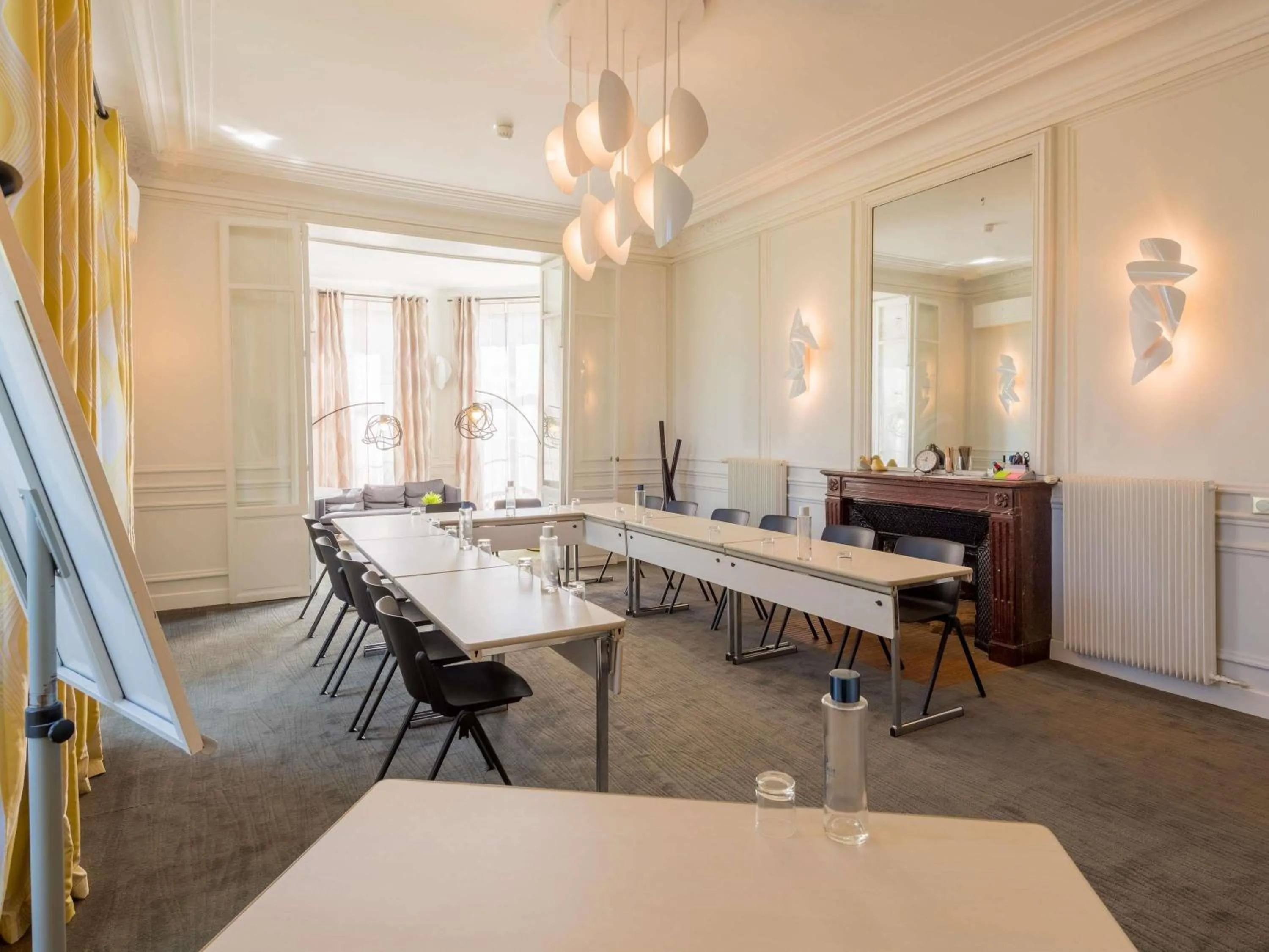 Meeting/conference room in Novotel Saclay