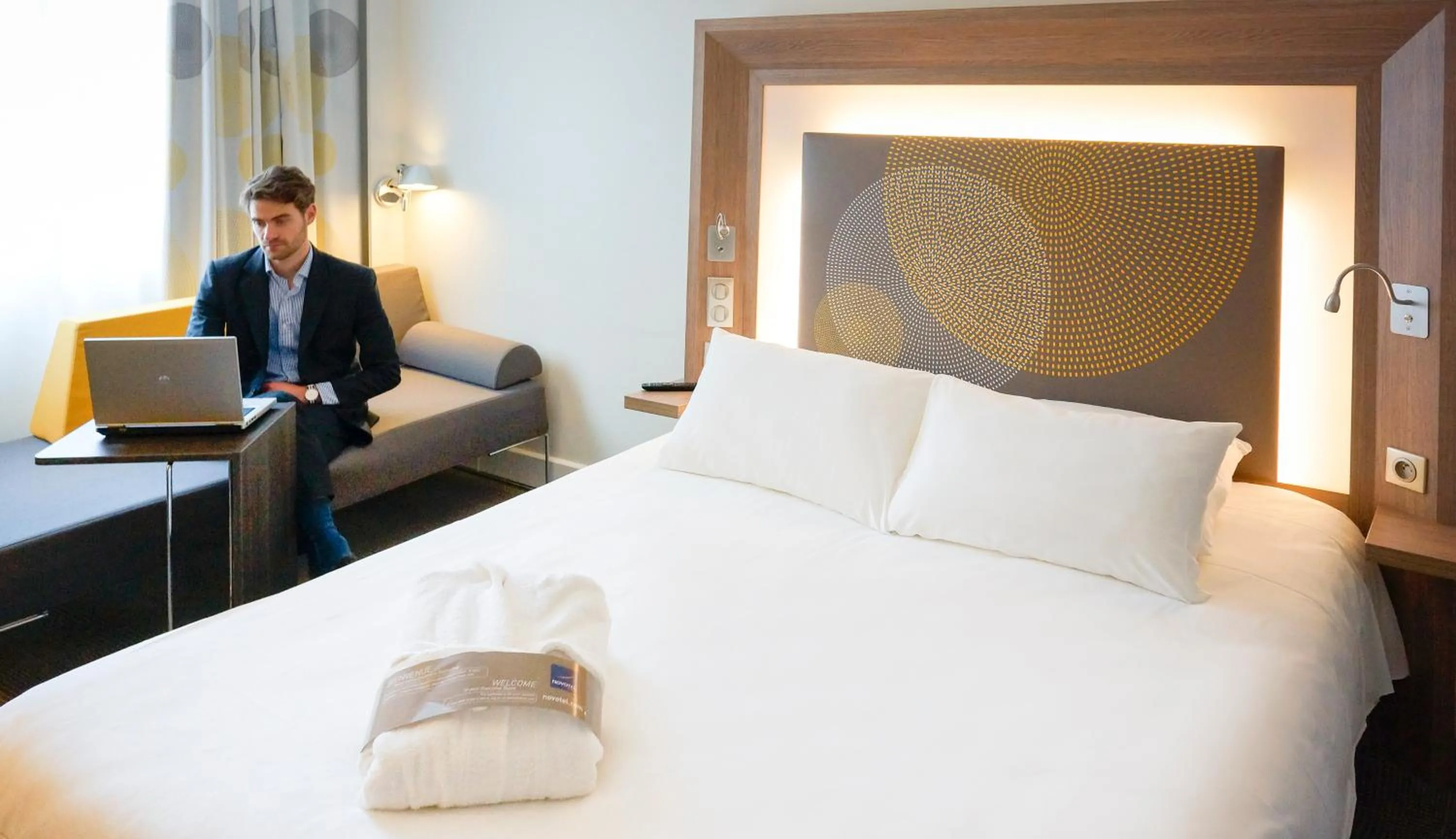 Bedroom, Bed in Novotel Saclay